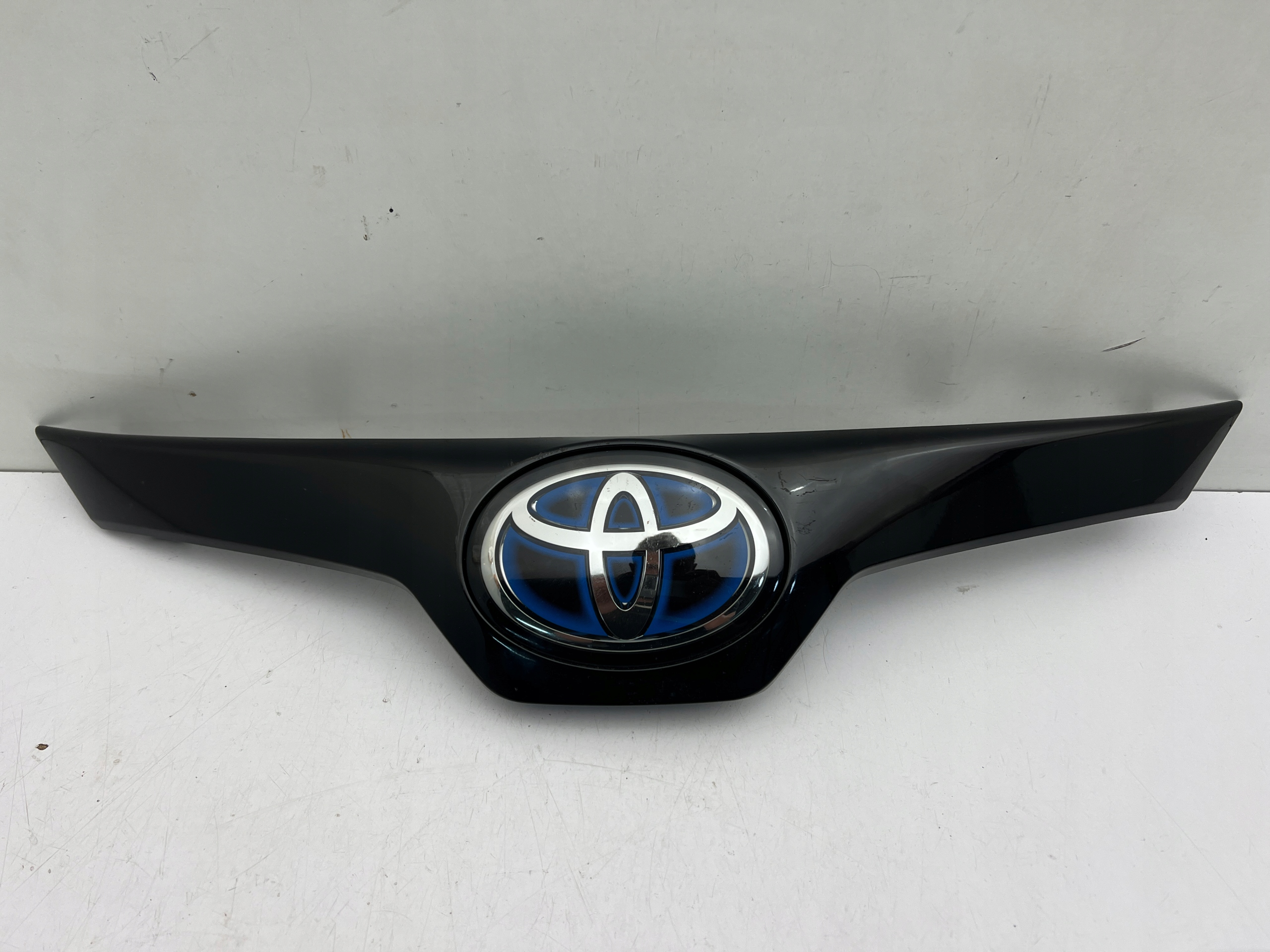 TOYOTA COROLLA E21 HYBRID ATRAPA GRILL EMBLEMAT RADAR ACC ORYGINAŁ N 18-