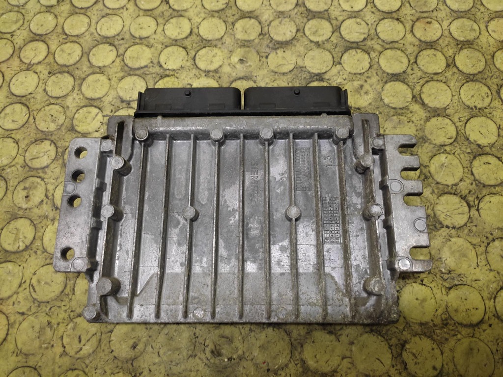 RENAULT SCENIC e Centralina Motore 8200028833