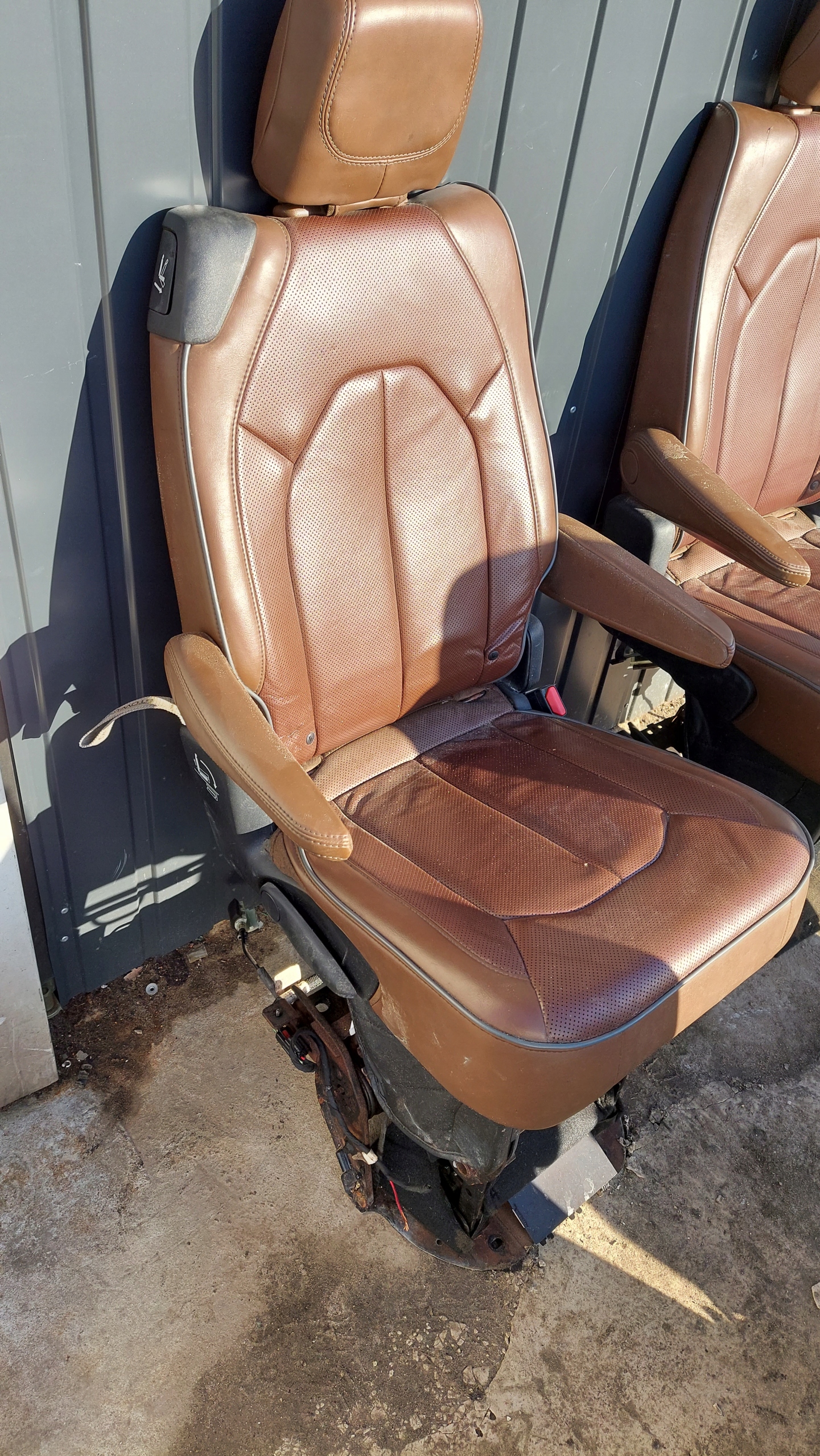 Крайслер OE ПРАВЕ СТУЛ ПРАВЫЙ