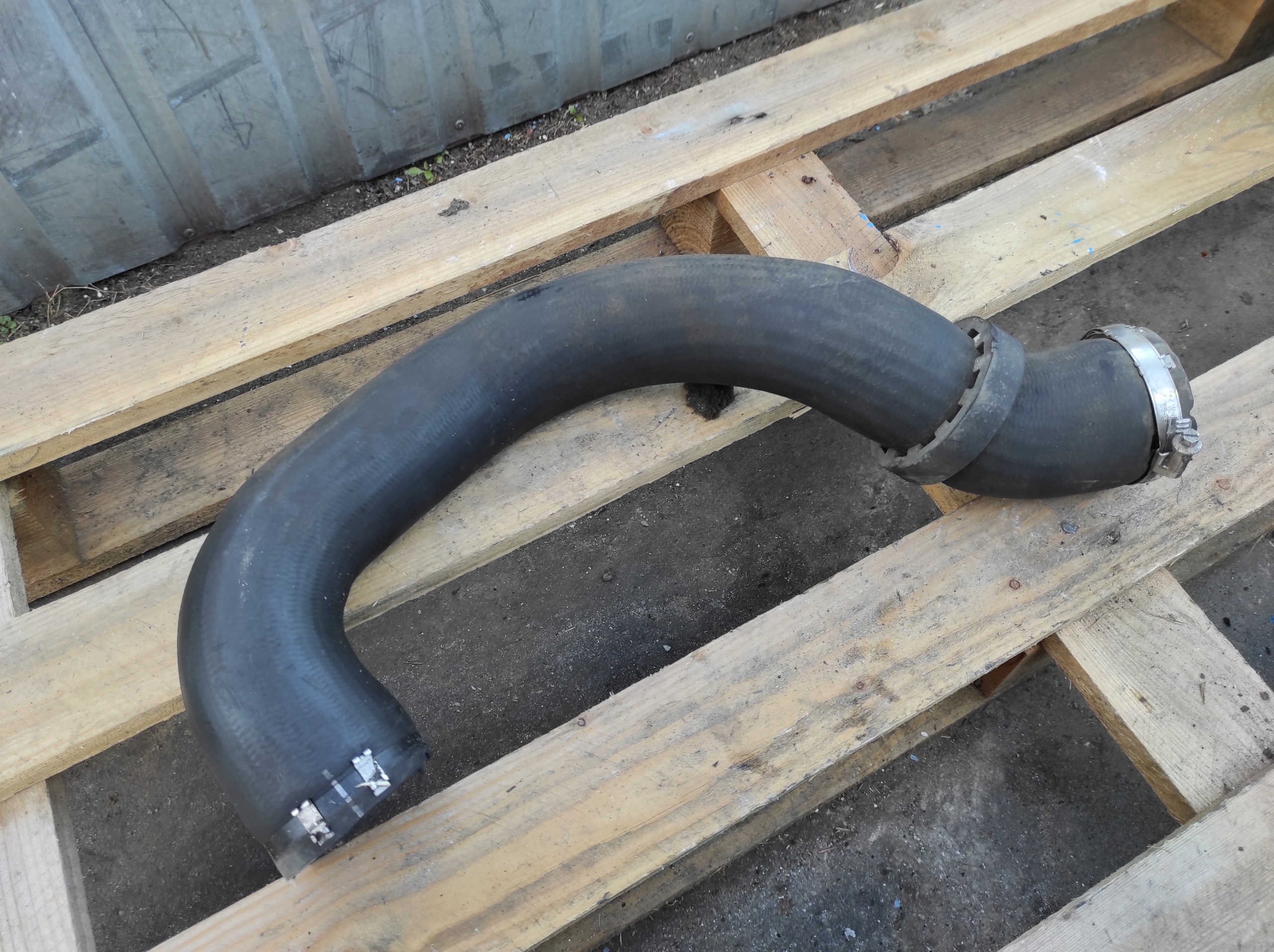 cijev prijenos interkulera VW T5 T6 7E0145980
