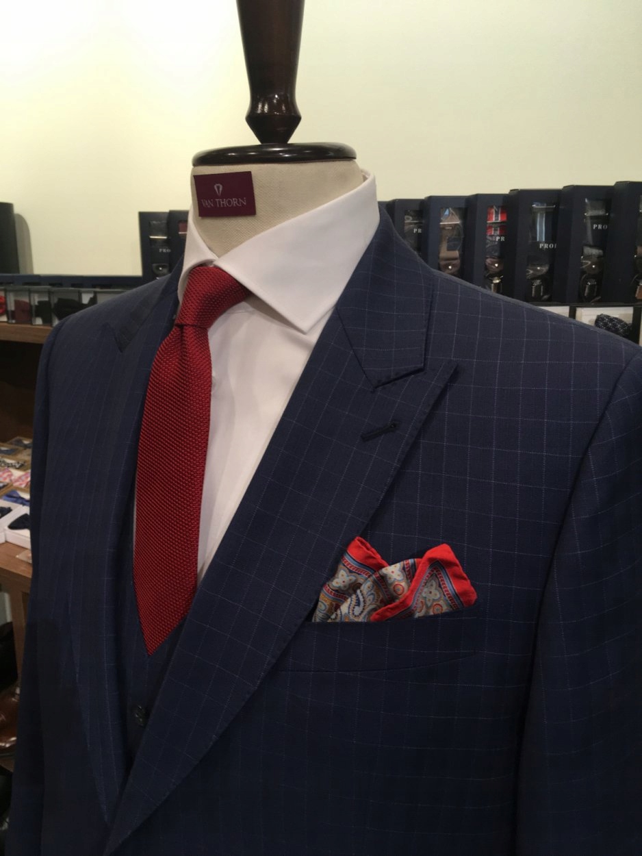 Jedwabna bordowa poszetka we wzór turecki Wzór dominujący inny wzór