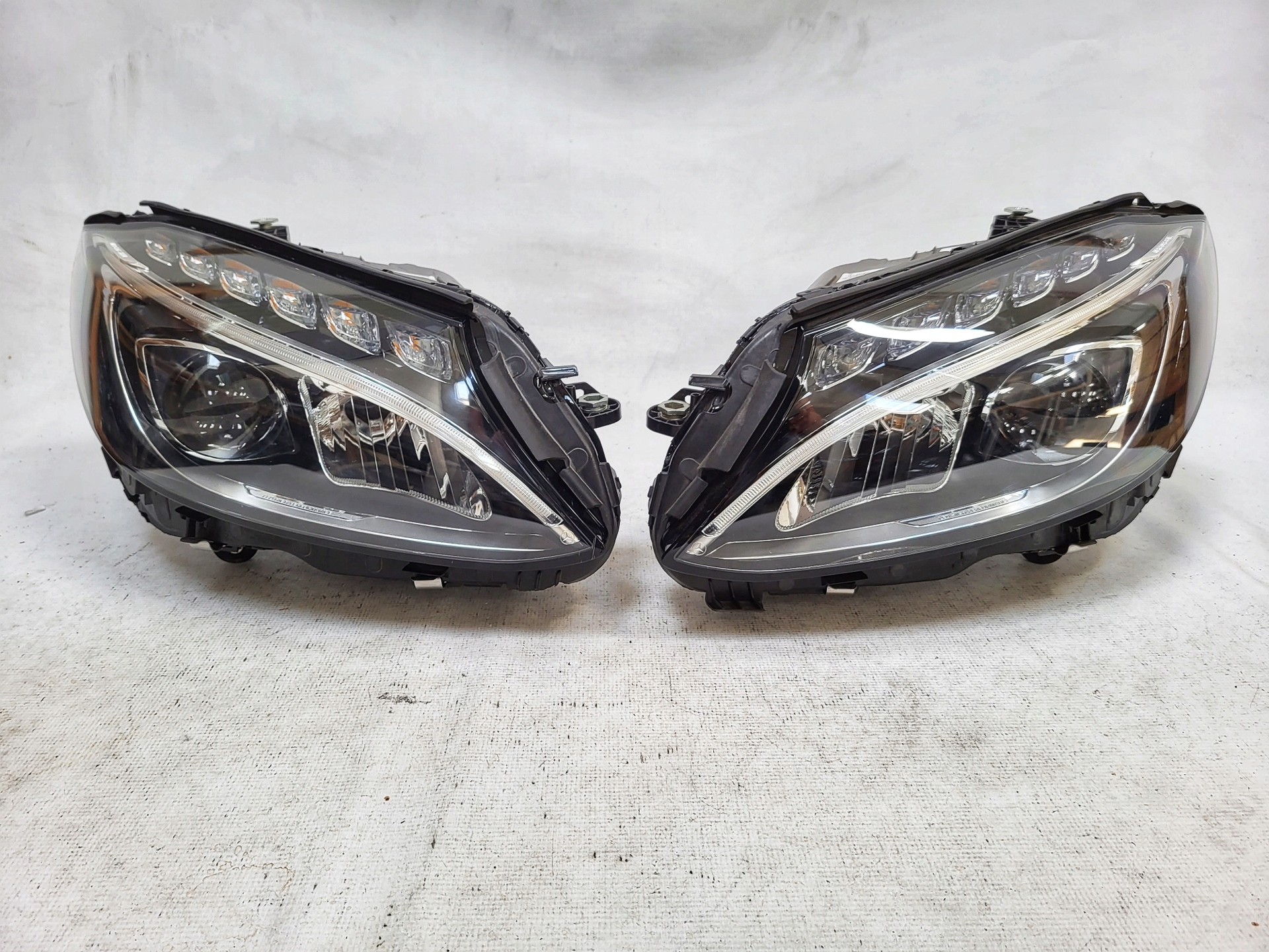 MERCEDES C- klasa W205 LED HIGH PERFORMANCE F-V.AT Wersja Europejska