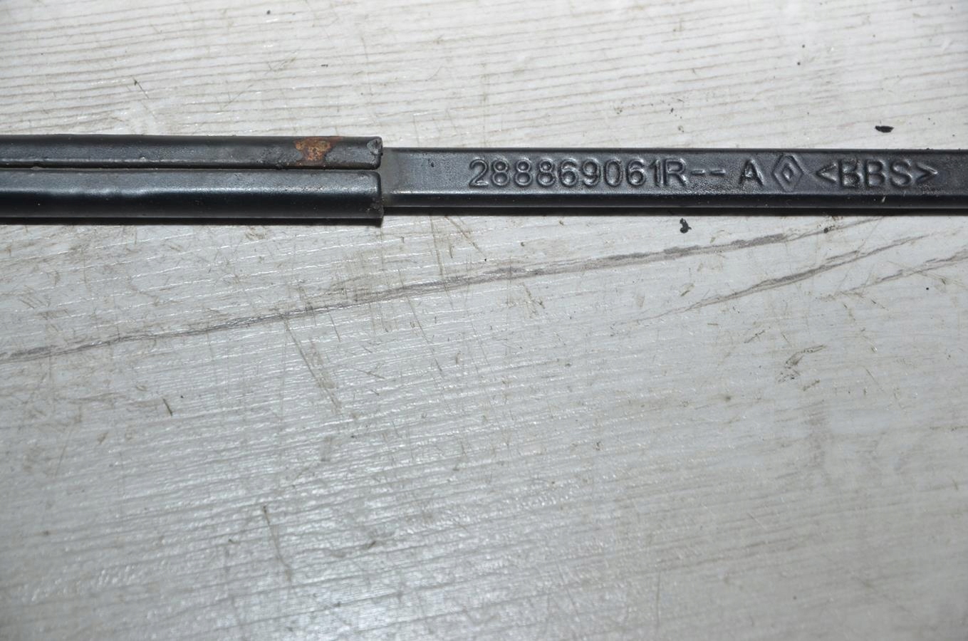 wiper arm right 1.5 DCI Dacia LODGY