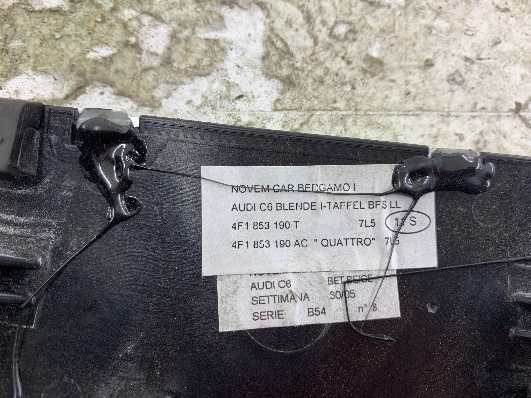 AUDI A6 C6 Moulage DEKOR du tableau de bord Console 4F1853190T CIEMNA