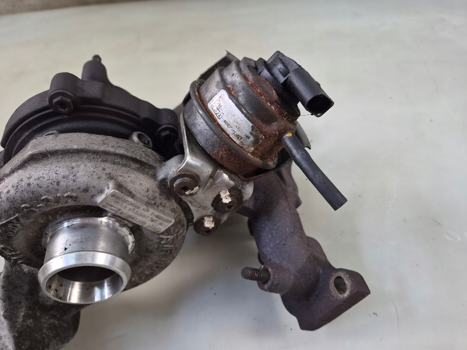 turbo header pipe turbo turbina AUDI A4 B8 2.0 TDI a5 a6 a7