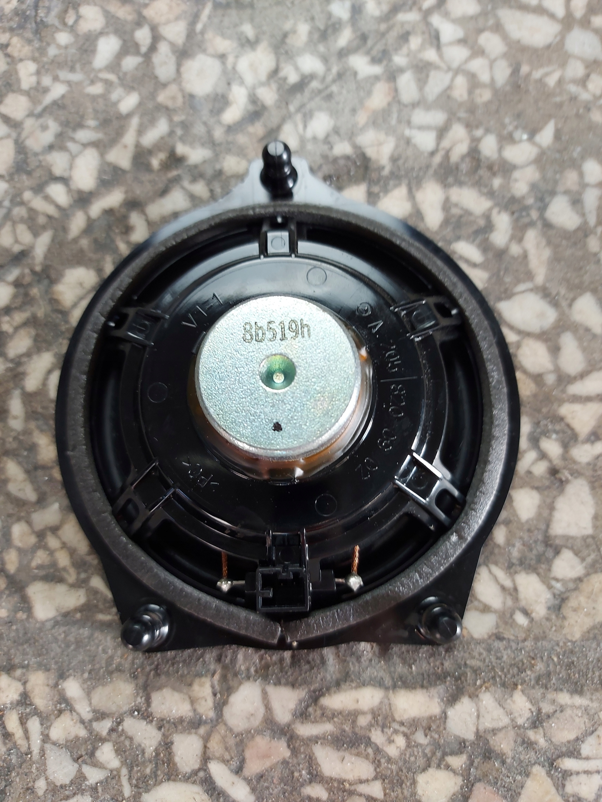 speaker SREDNIOTONOWY consoles MERCEDES C W205