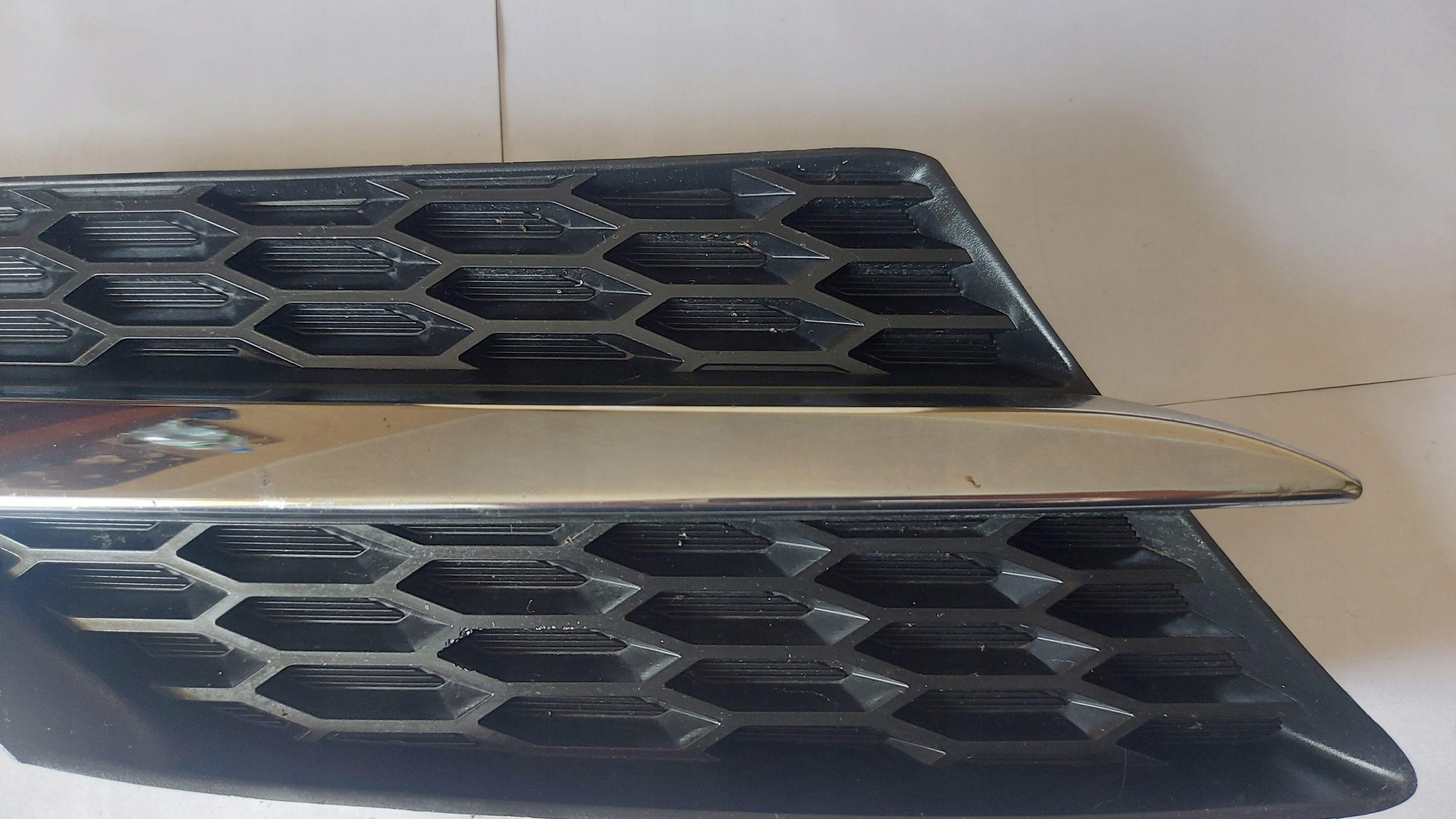 grid of a bumper right front TOYOTA RAV4 IV 12-15