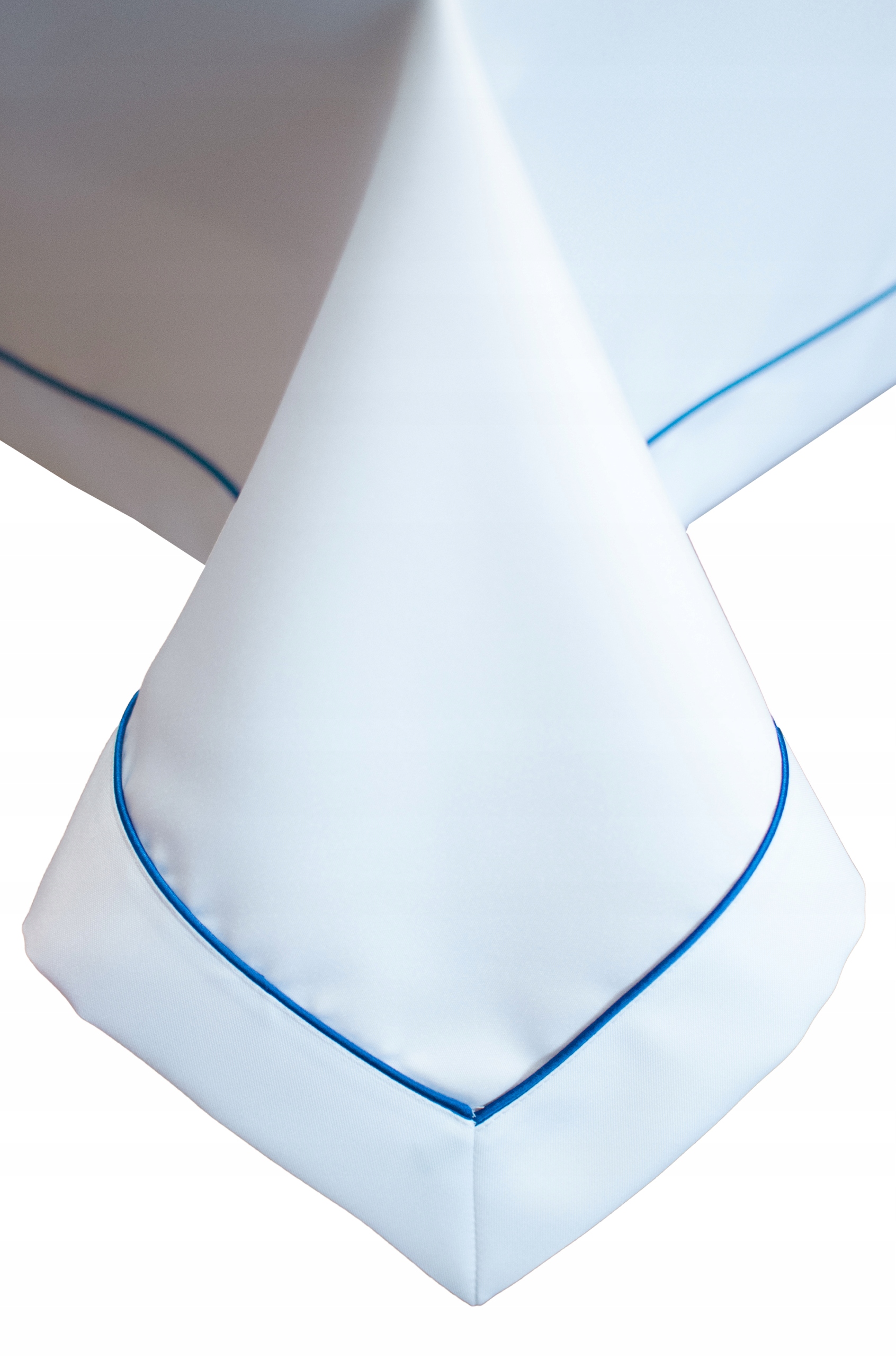 Biały obrus z chabrową wypustką i kopertą 180X370