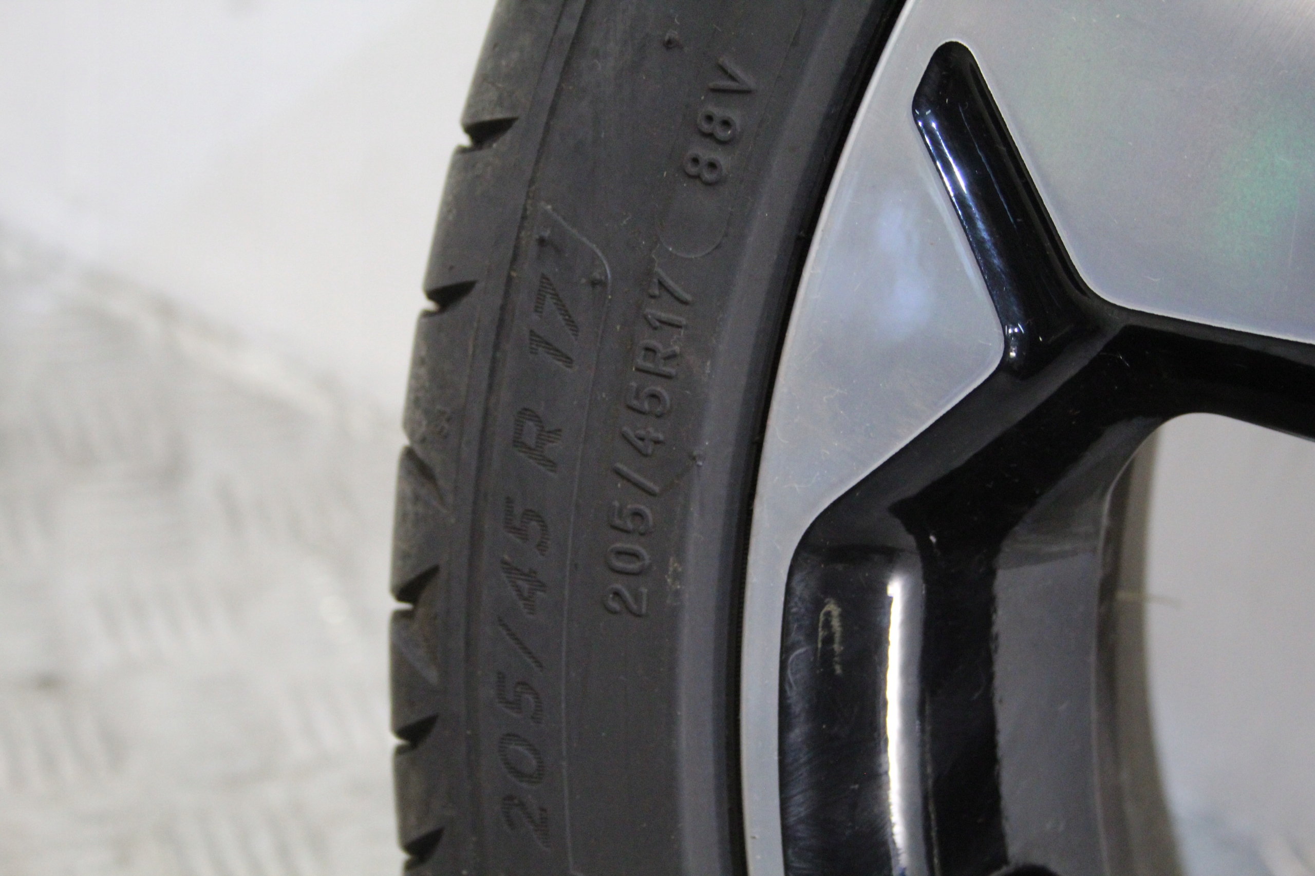 kolo disk disk 205/45 R17 FIESTA MK8 ACTIVE J1BC-1007-D1A