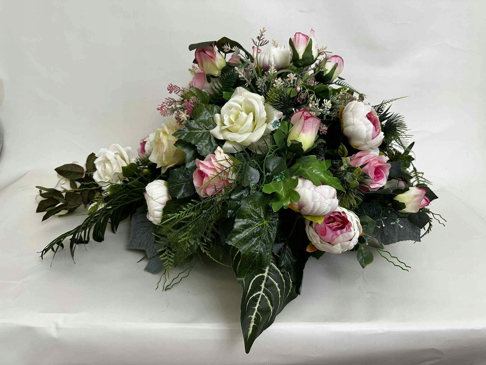 Kompozícia Kvety na hrob cintorín kytica kvetináč umelé kvety