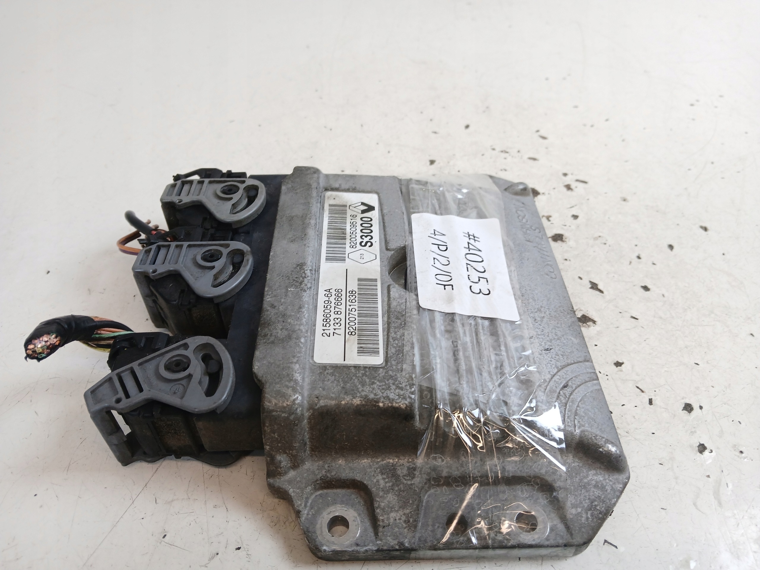 RENAULT SCENIC II MEGANE II 1.6 unité de commande électronique uce moteur 8200509516