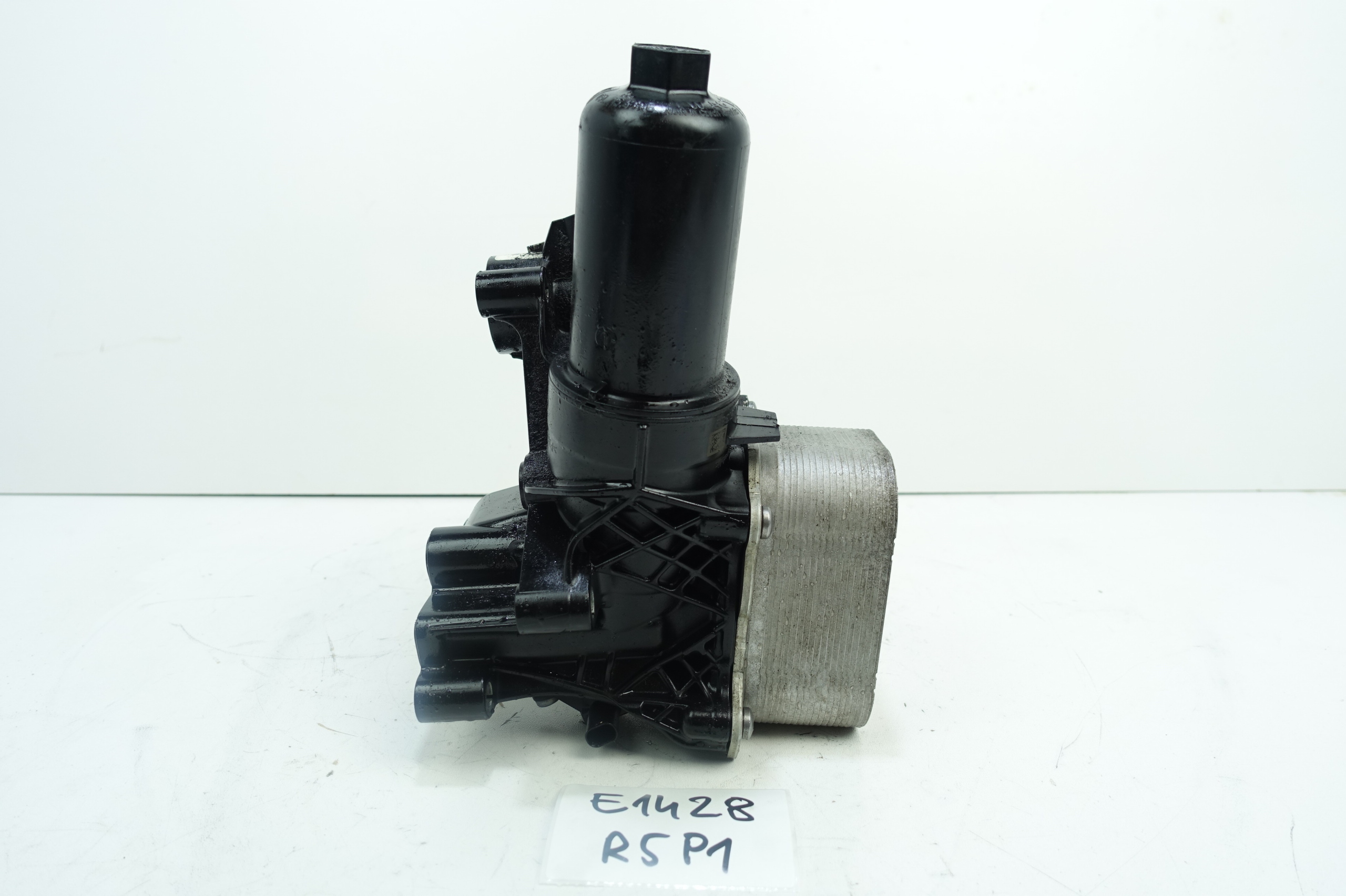 Ölfiltergehäuse VW GOLF 2.0 05L115389K
