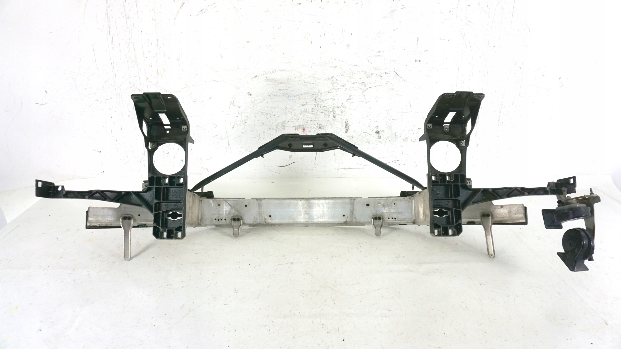 панель передняя / телевизор Балка усилитель бампера перед BMW 6 E63 E64 2003 7185487