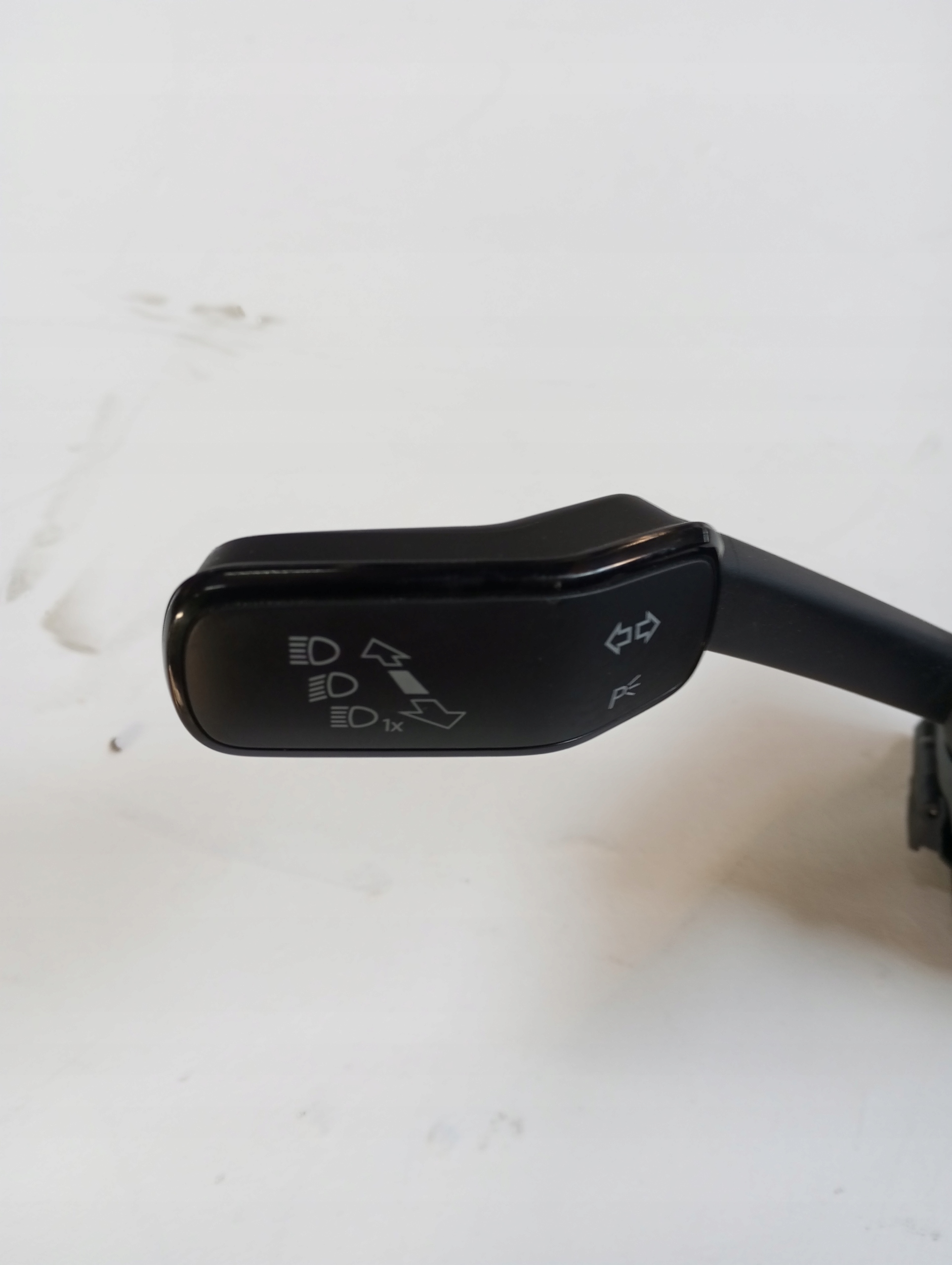 Devio leve volante SEAT ARONA 2Q1953507L