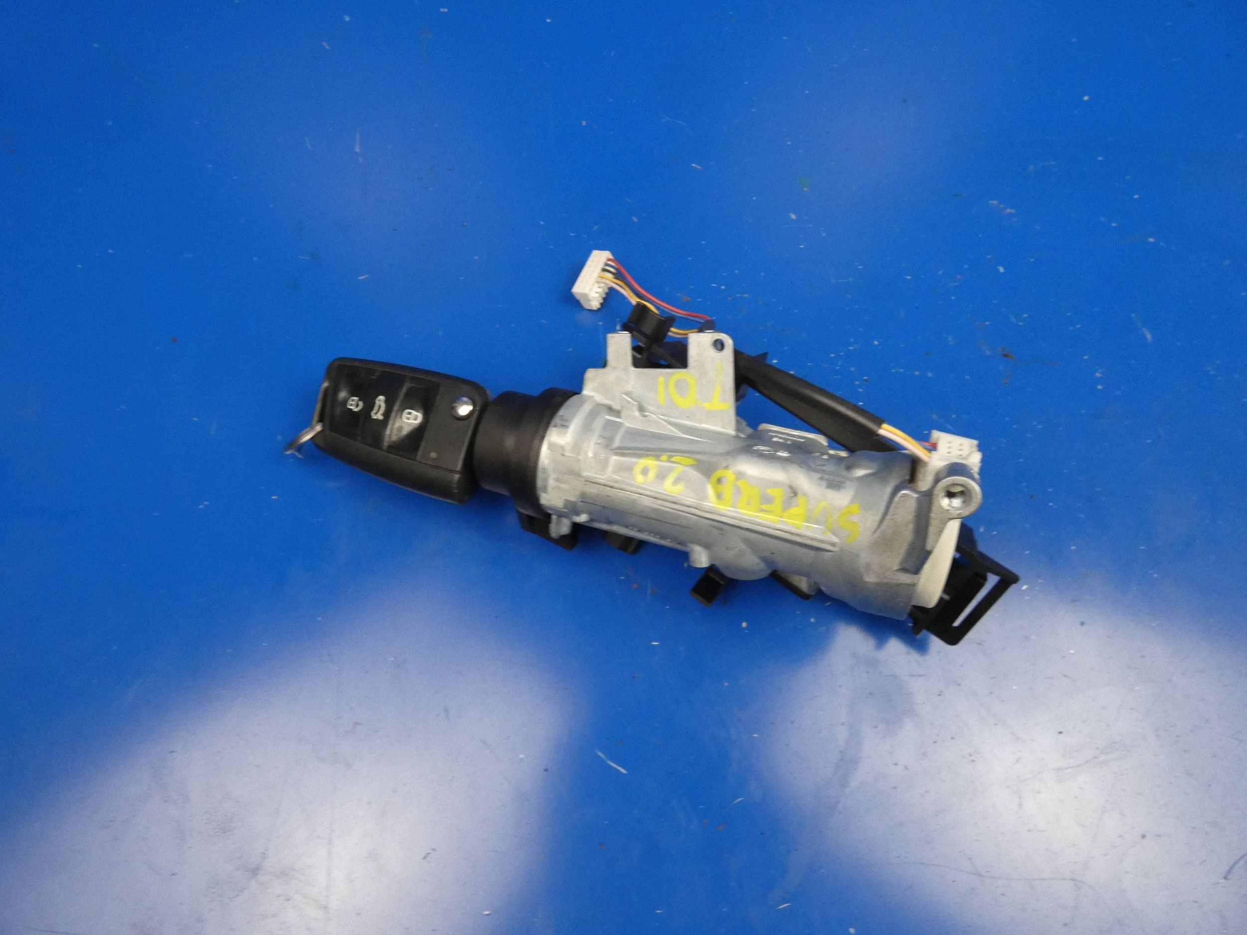 SKODA SUPERB III 3V ignition + key