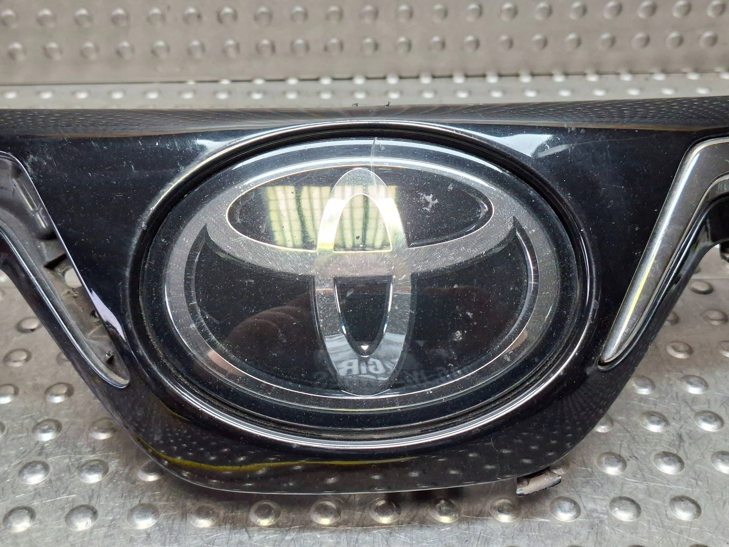 Grille CHROM Logo TOYOTA COROLLA E21 Berline 19- 53114-02580