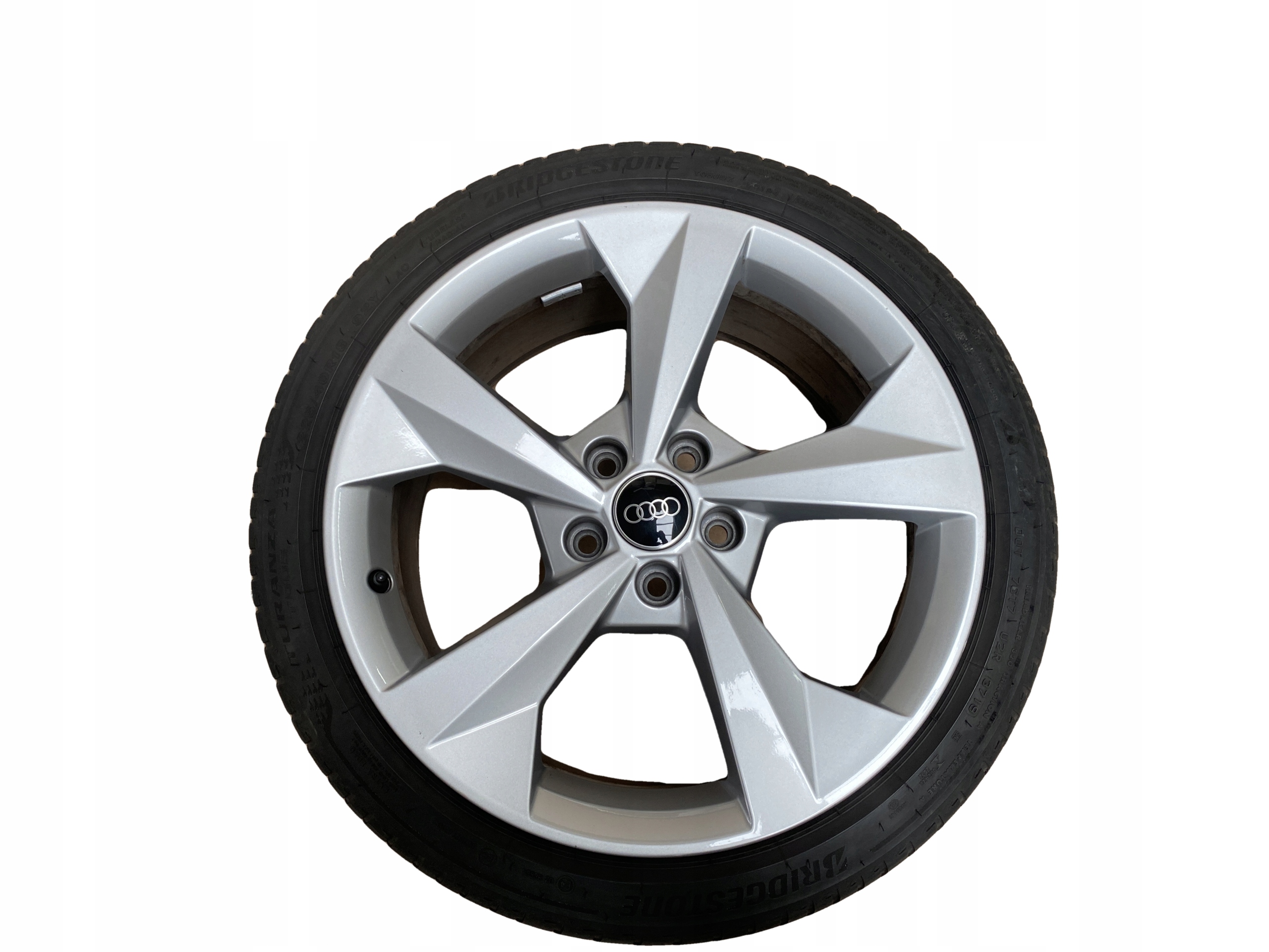 AUDI A3 8Y wheels discs 225/40R18 BRIDGESTONE