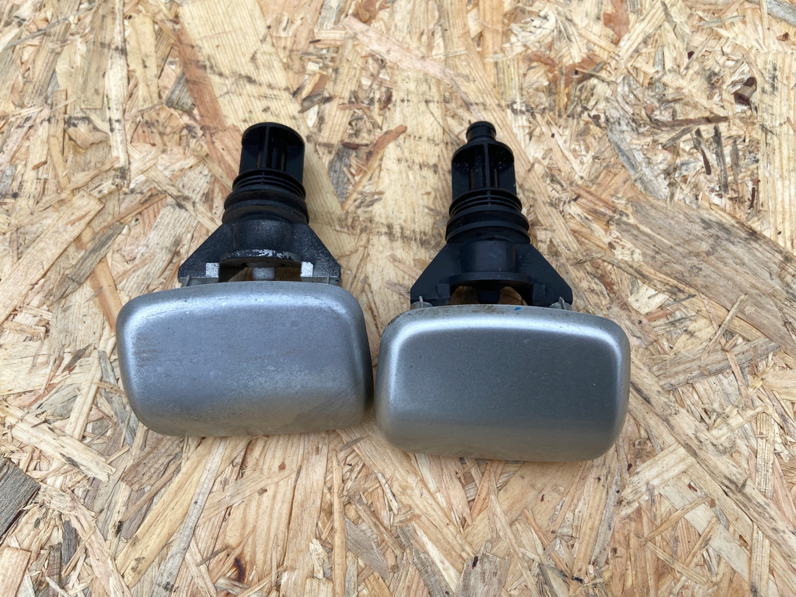 КРЫШКА БАМПЕРА ОМЫВАТЕЛЯ L + P LEXUS IS 98-05