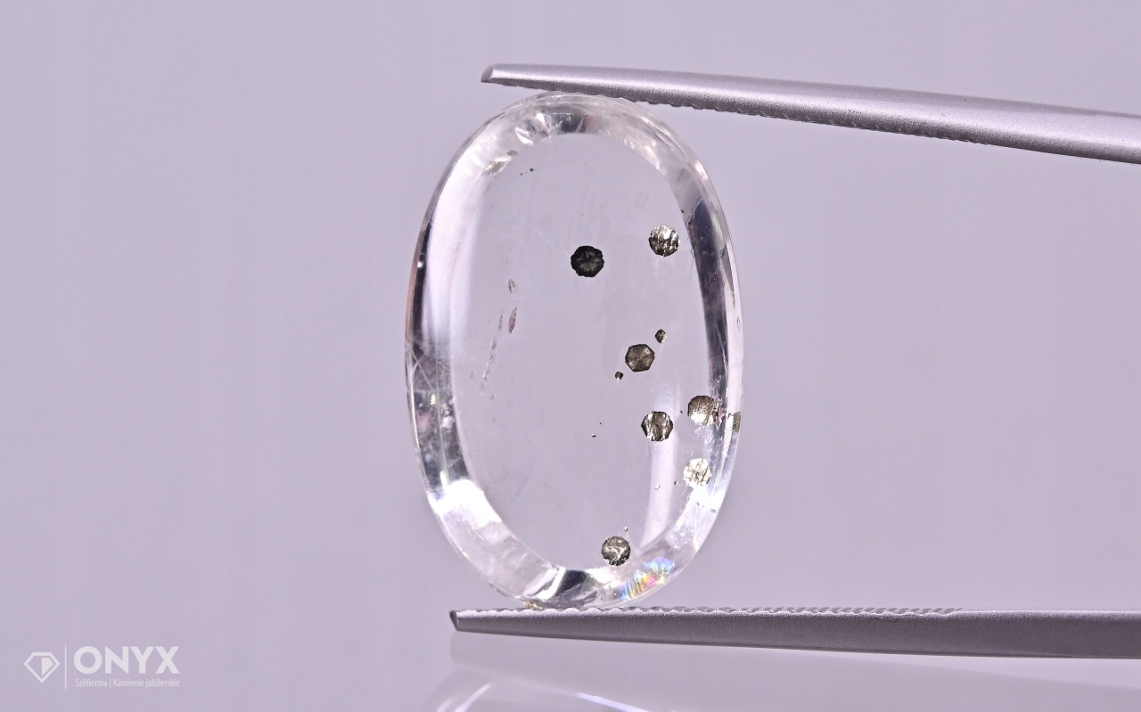 Křemen s pyritem konvexní mělký ovál 20x13 mm