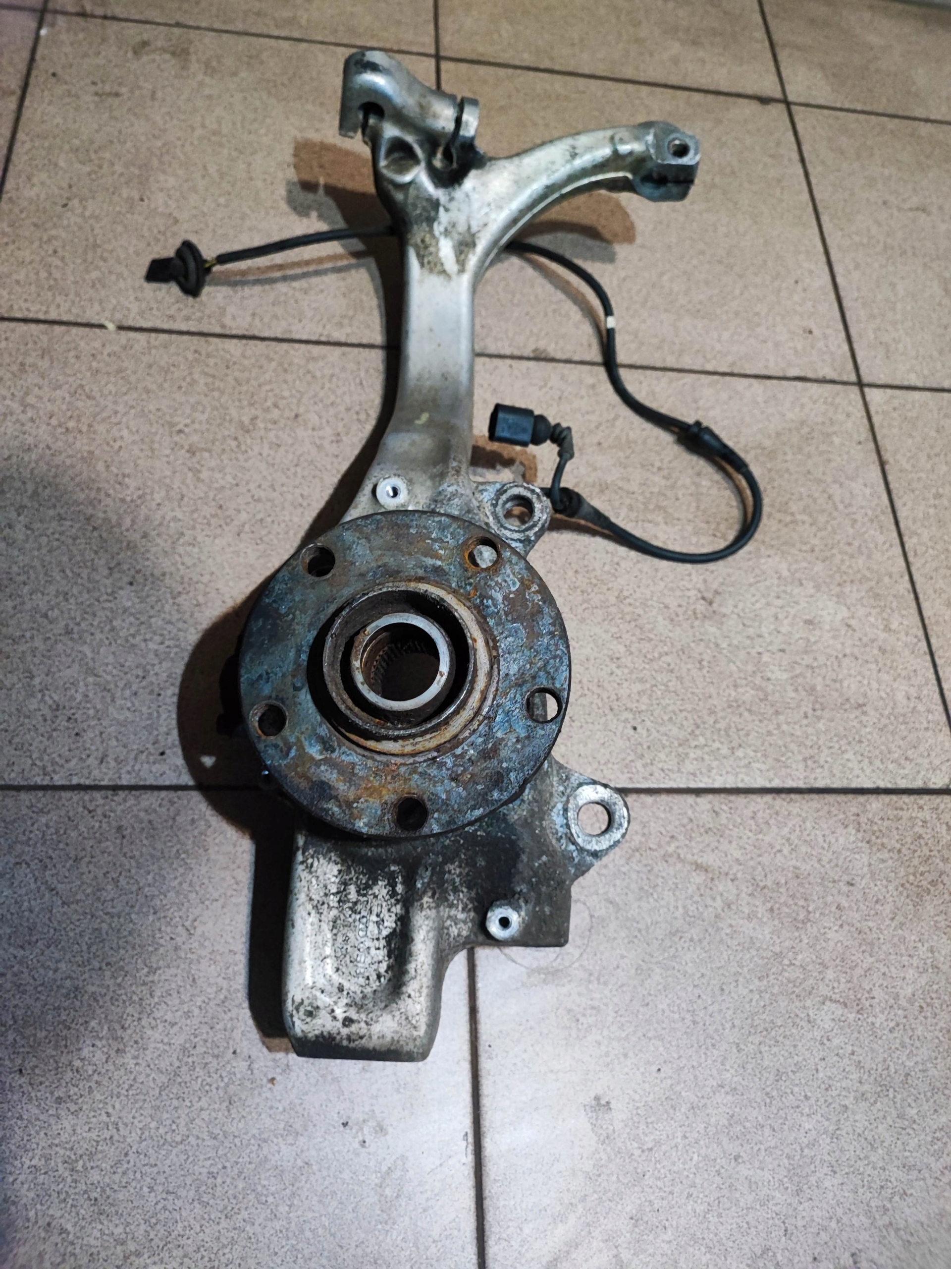 Ступица кроссовера левая передняя AUDI A4 B6 B7