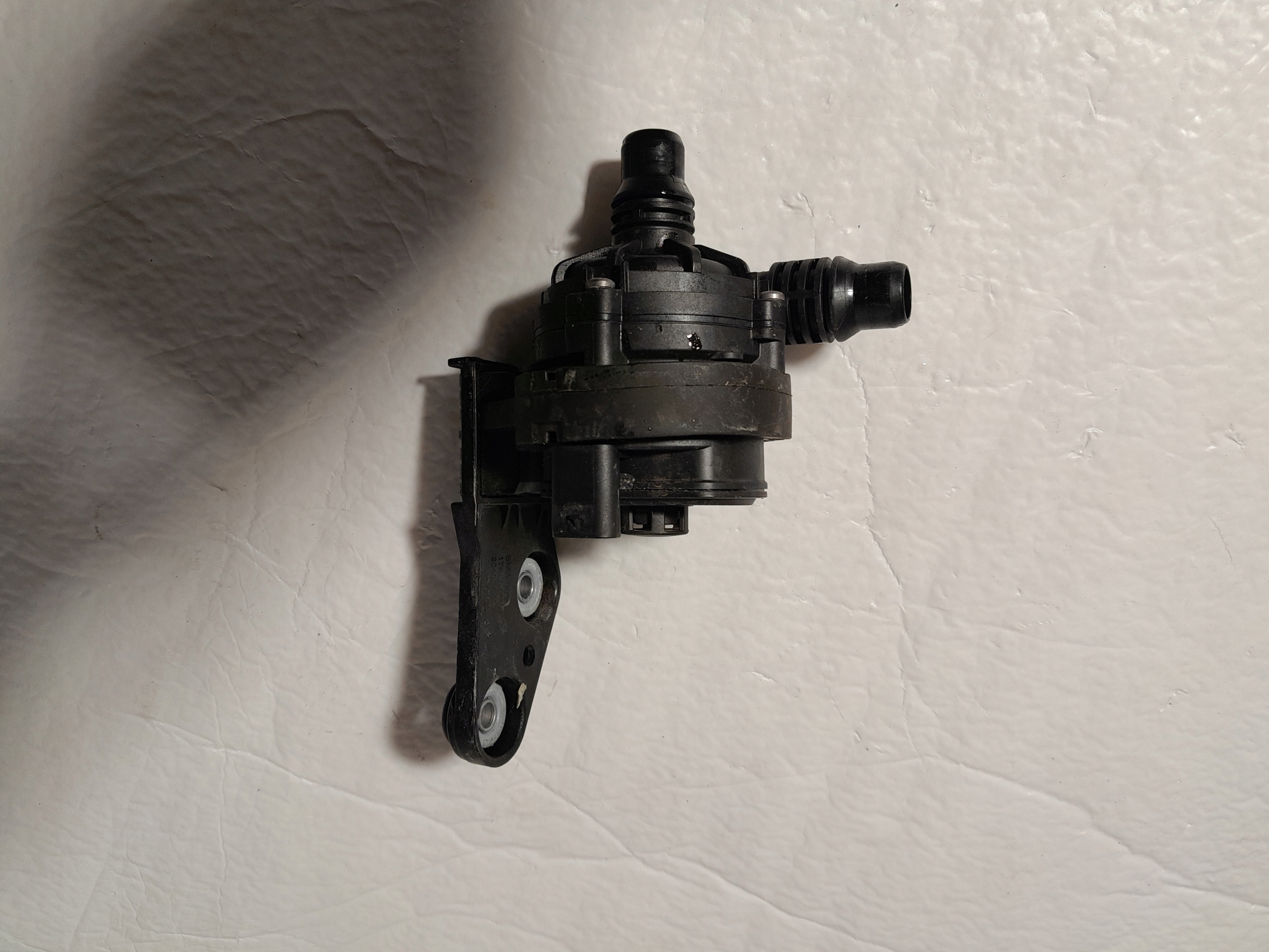 BMW 7' G11 LCI supplementary water pump 8474820