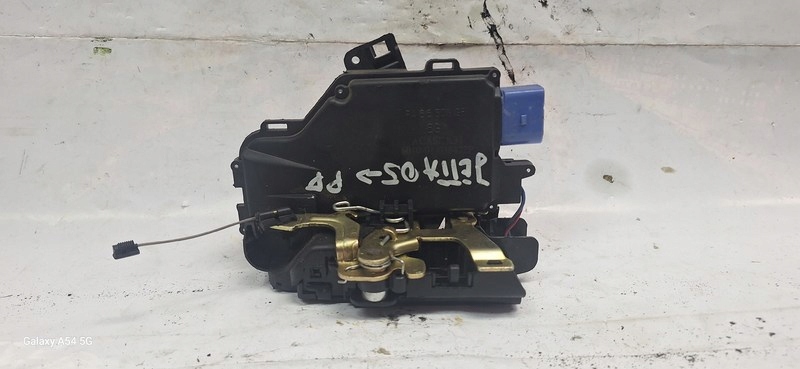 lock door right front VW JETTA 05- 601001038422P