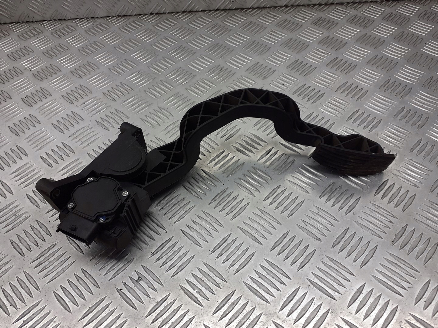 POTENCJOMETR PEDAŁ GAZU FIAT STILO 1.6 46779078