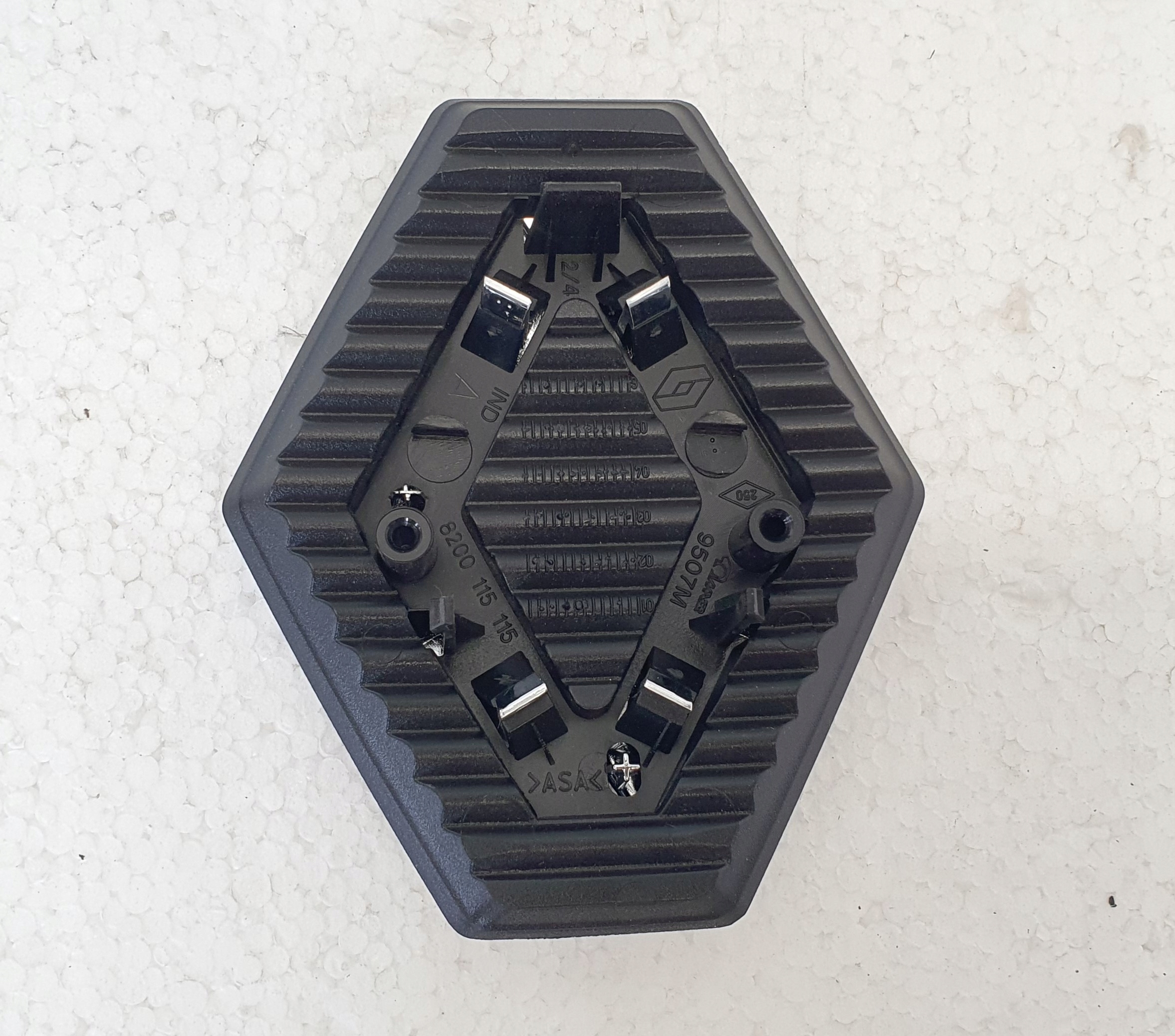 EMBLEMAT LOGO ZNACZEK RENAULT MEGANE II SCENIC II 03- NOWY Szerokość produktu 10.8 cm