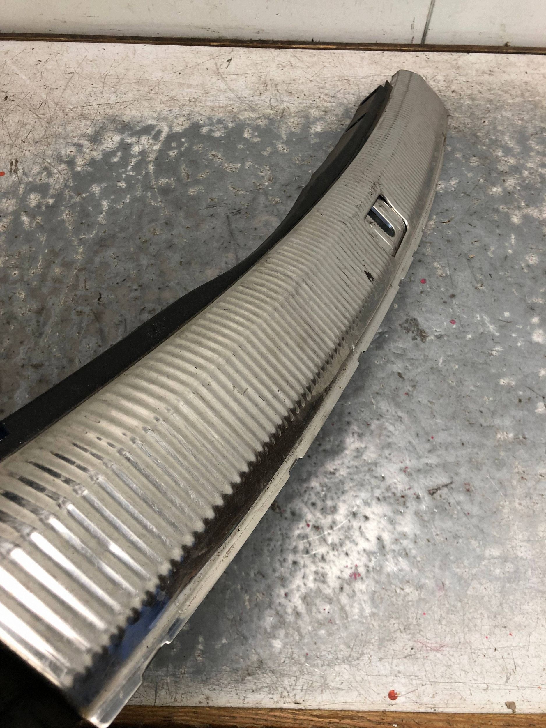 cover of the threshold boot AUDI A6 C6 KOMBI 4F9864483B
