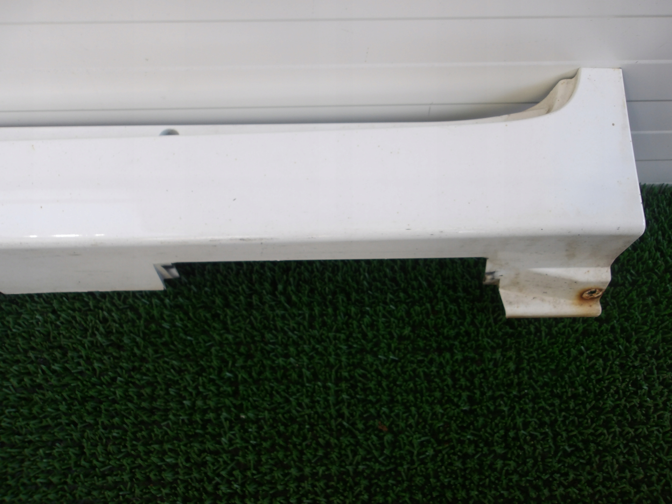 TOYOTA VERSO 09-16 moulding threshold left cap colour 040