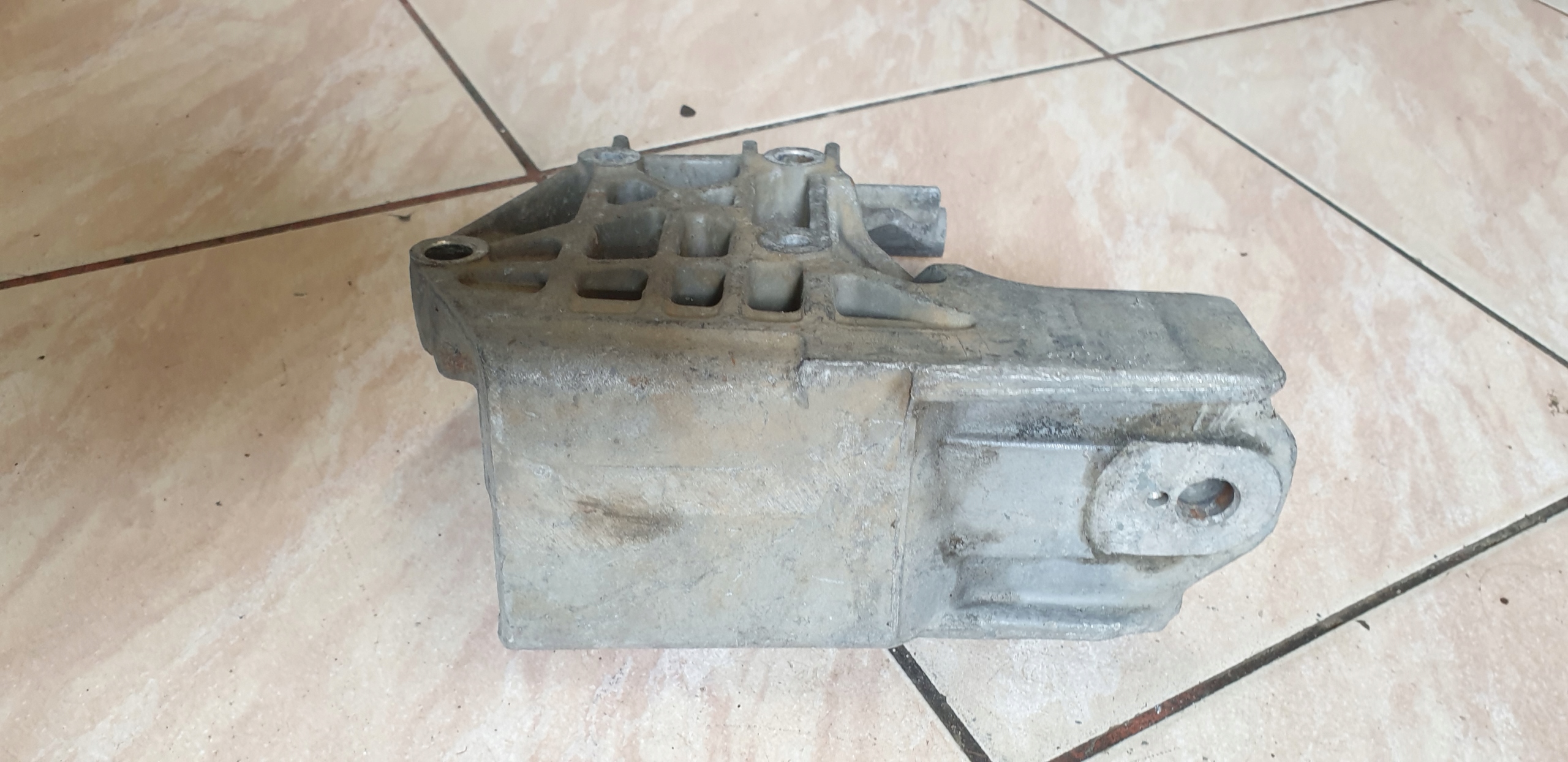Support Support plaque Moteur LANCIA THESIS 3.0 B. V6 60667454 OE