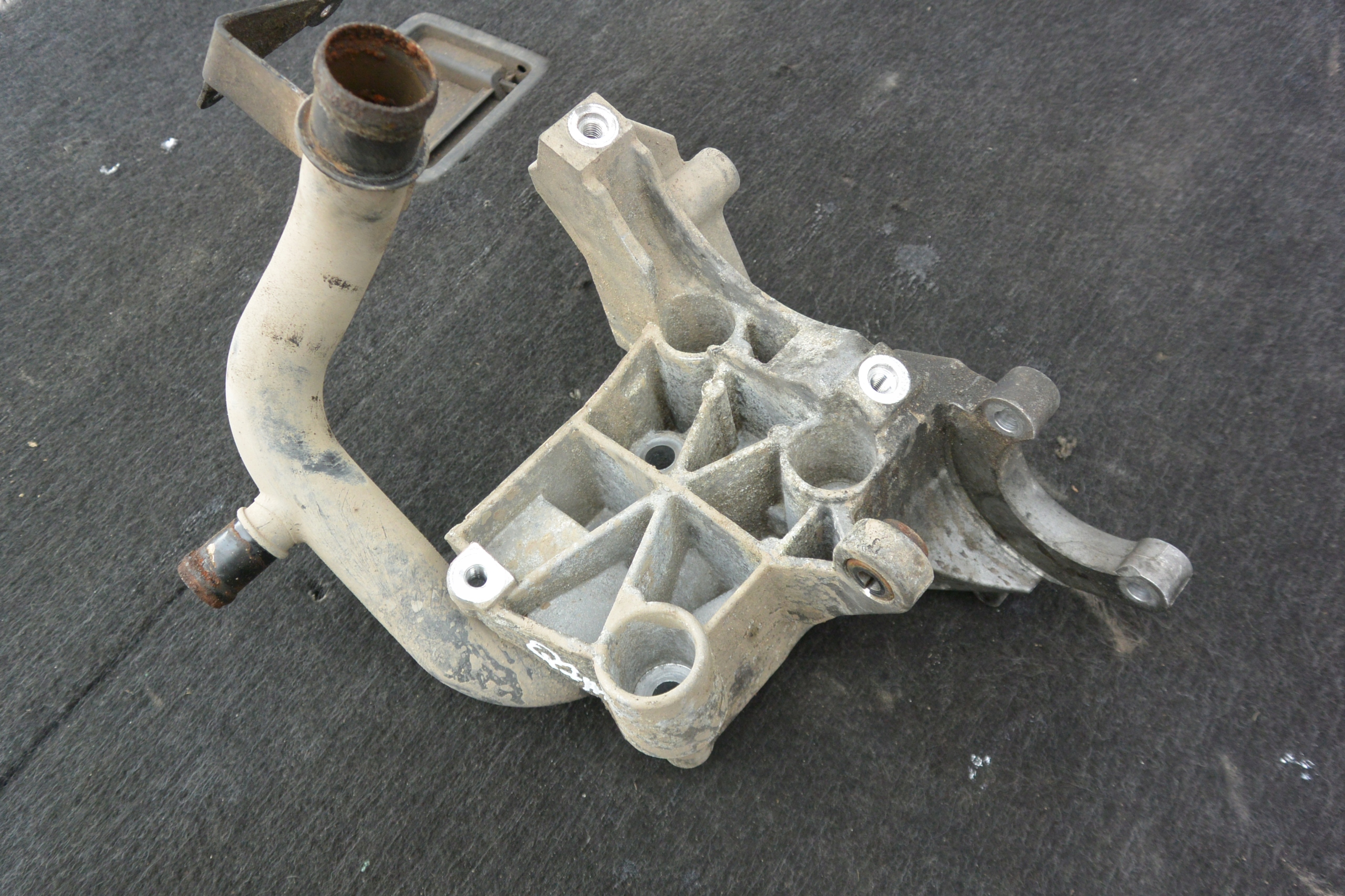 supporto alternatore 3.0 TDI AUDI Q7 4L VW TOUAREG 7L