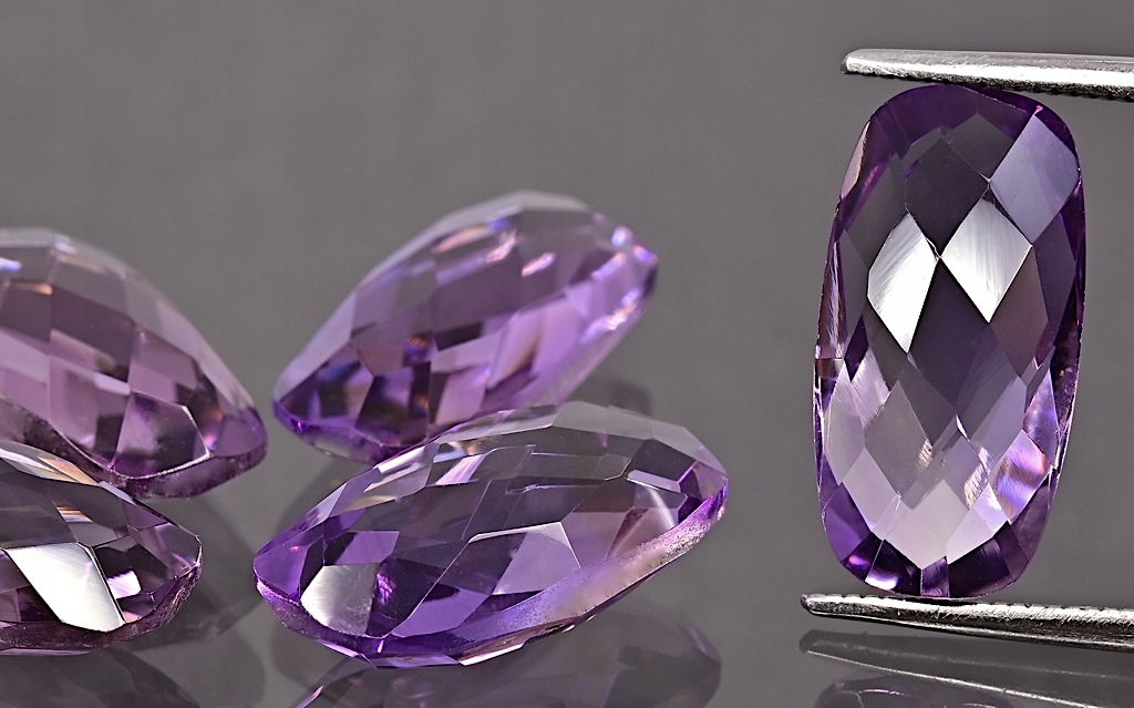 Ametyst fazetovaný cushion 14x7 mm