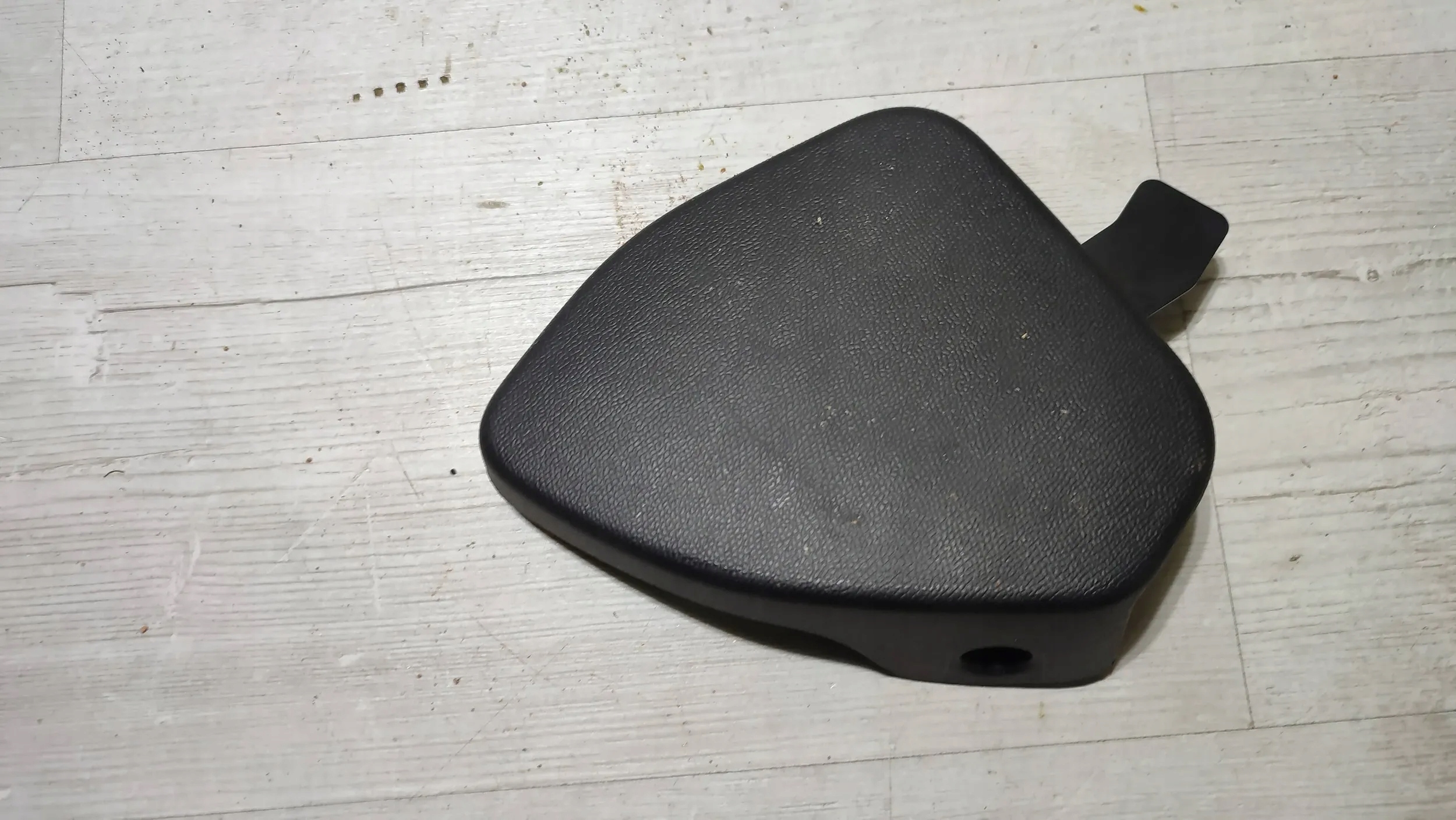 Opel Corsa F 1.2 22r. Blende Abdeckung SITZ