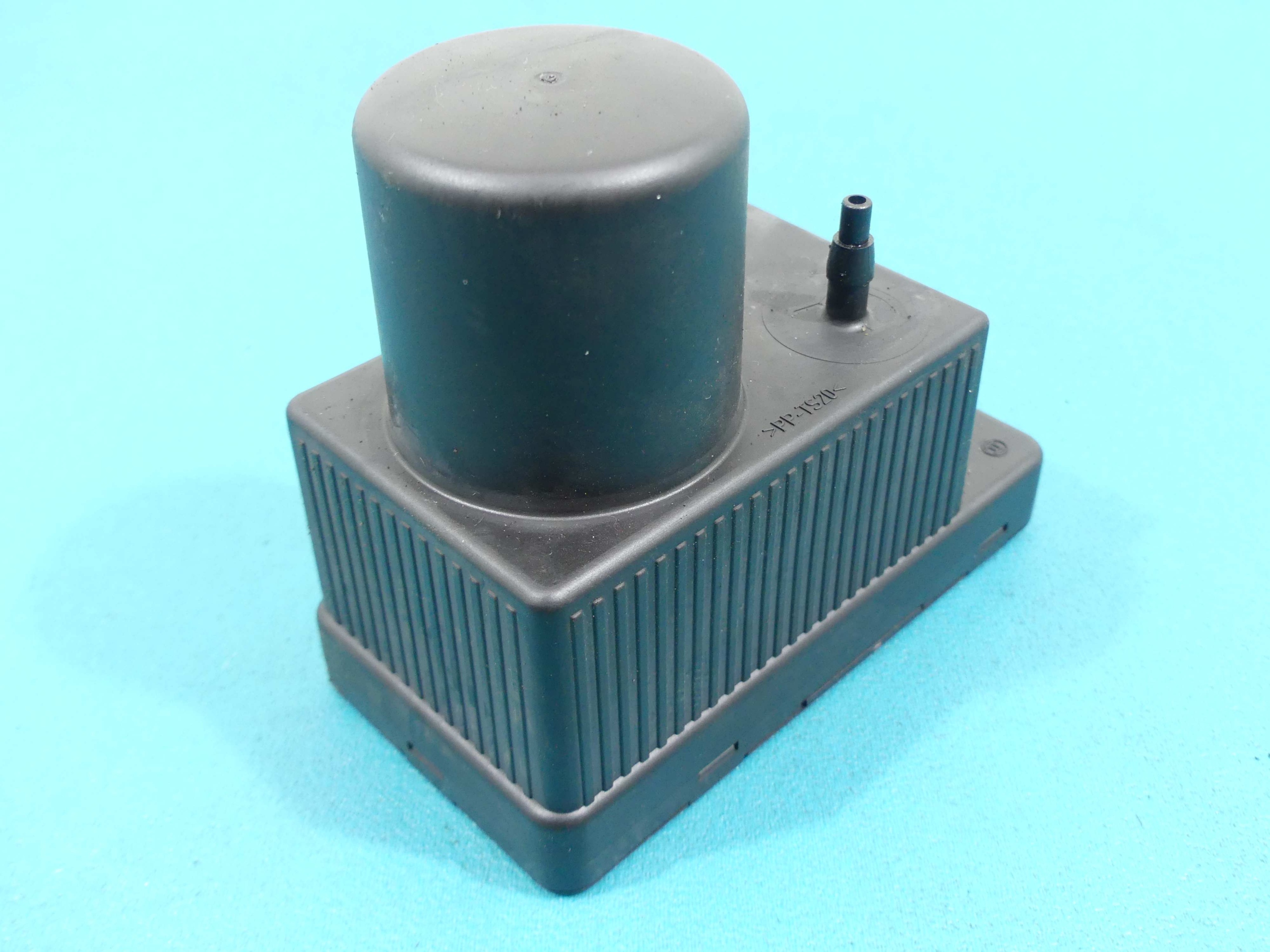 POMPKA CENTRALNEGO ZAMKA MERCEDES CLS C219