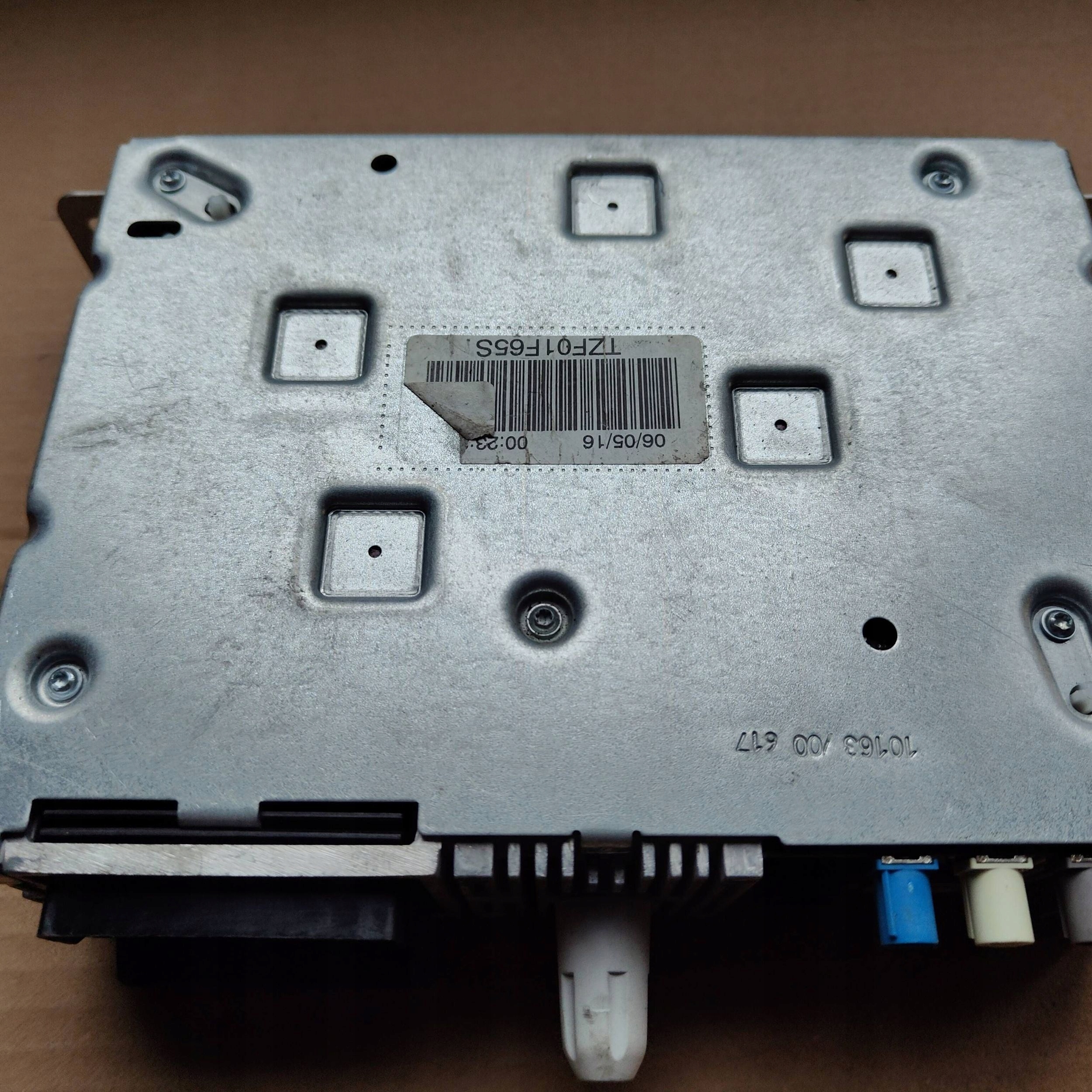Stacja multimedialna Peugeot 2008 e 9815356780