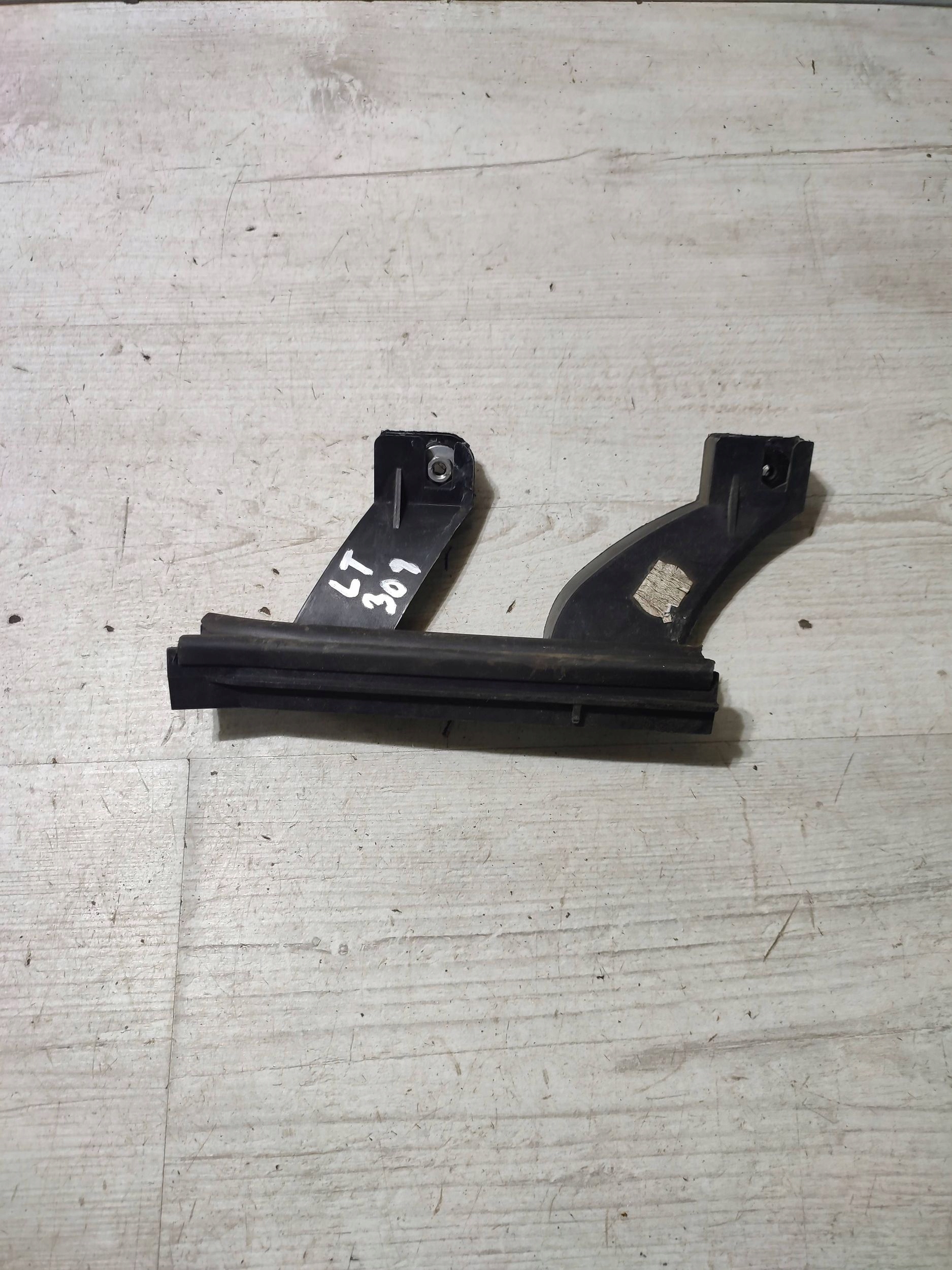 Peugeot 308 2019 rear part side left moulding windows door tylnych