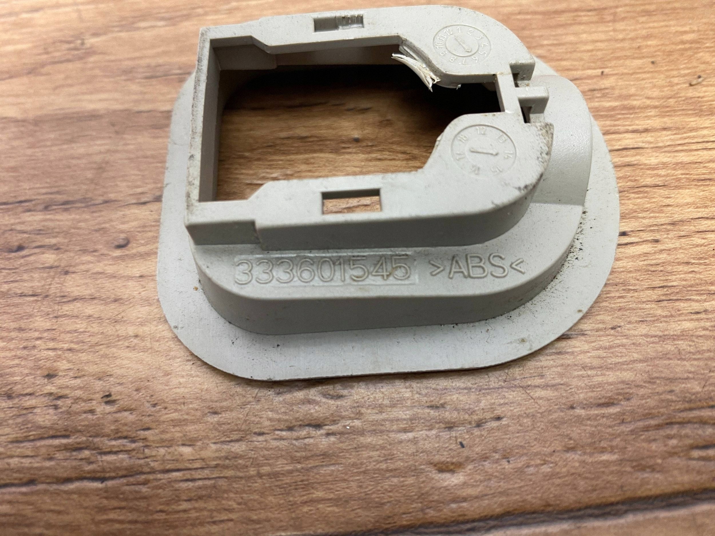 bracket boot holder Cadillac Escalade IV 2015+