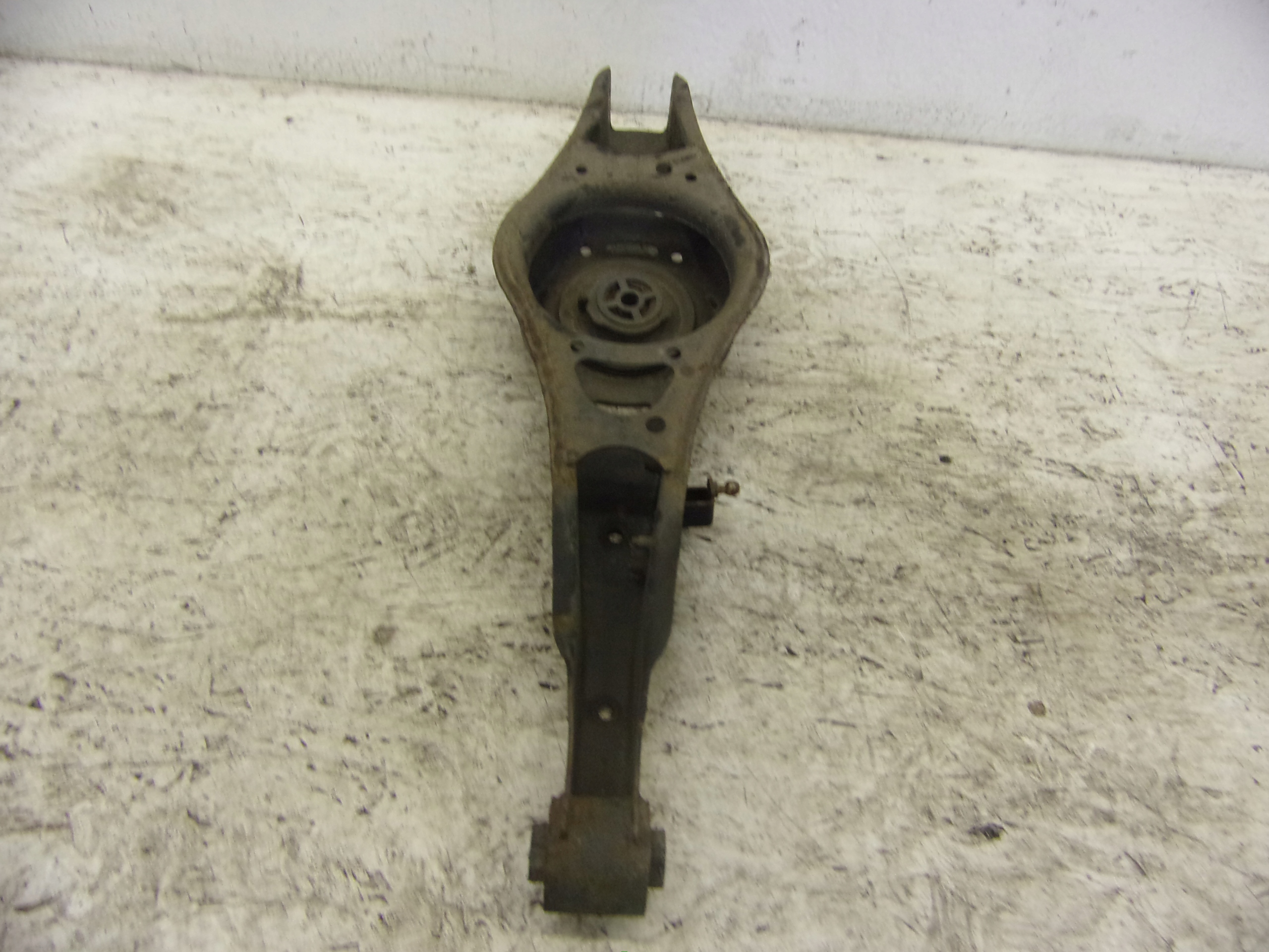 arm left rear lower VOLKSWAGEN TIGUAN