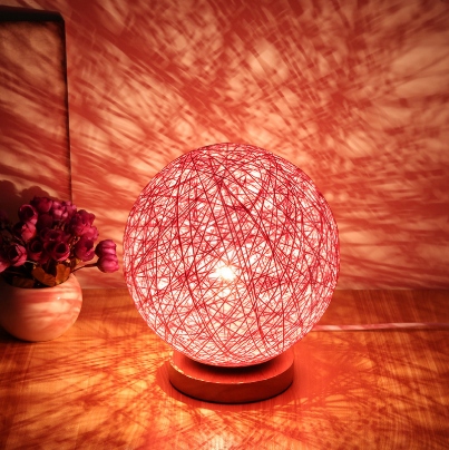 

Rattanowa lampka do sypialni, do salonu, różowa