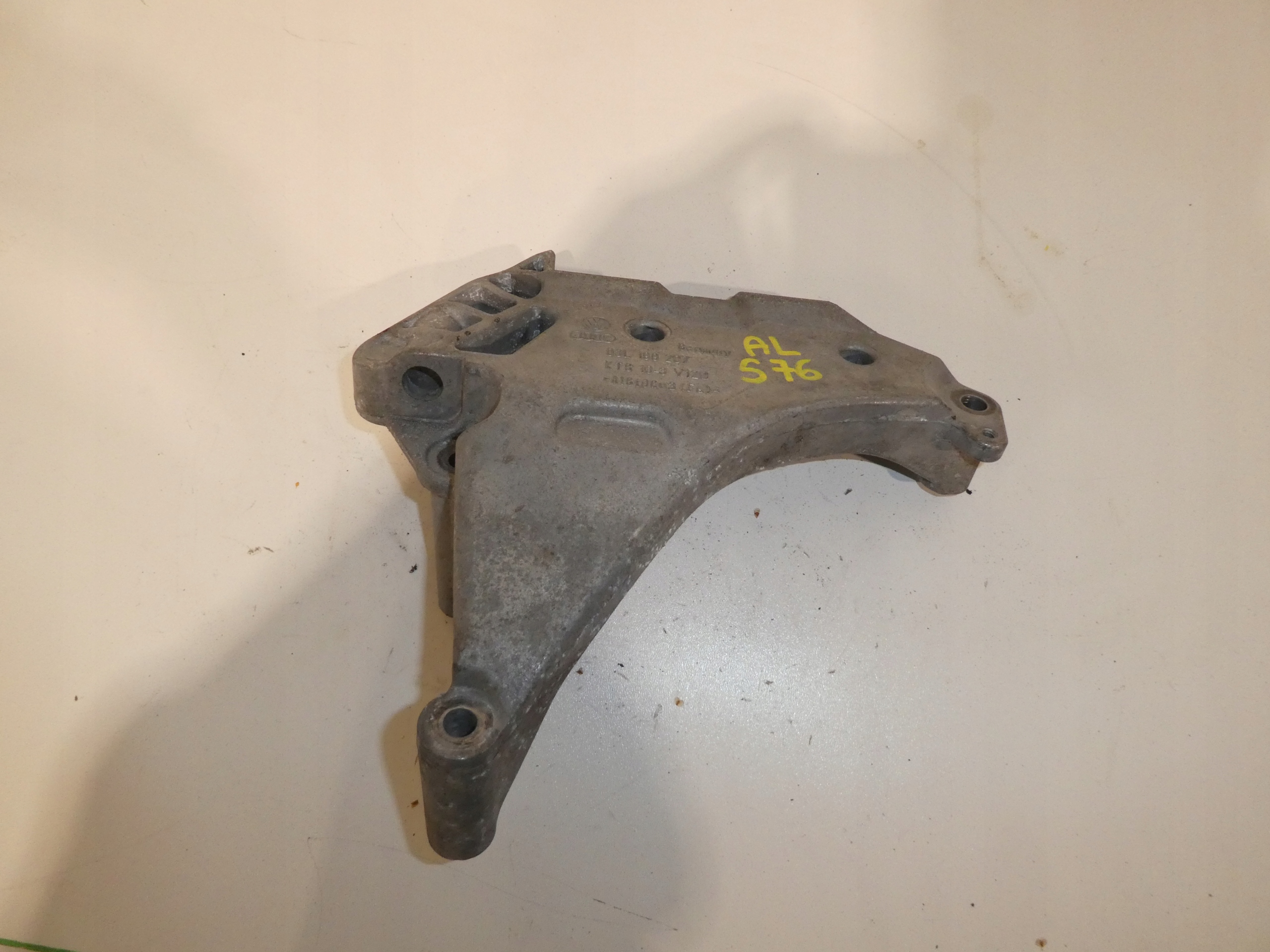 holder engine mount VW TOURAN 2.0 TDI 03L199207
