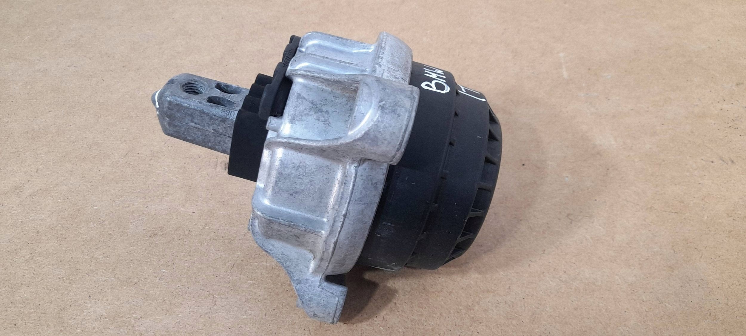 BMW 5 F10 F11 engine mount 13981112 (T133)