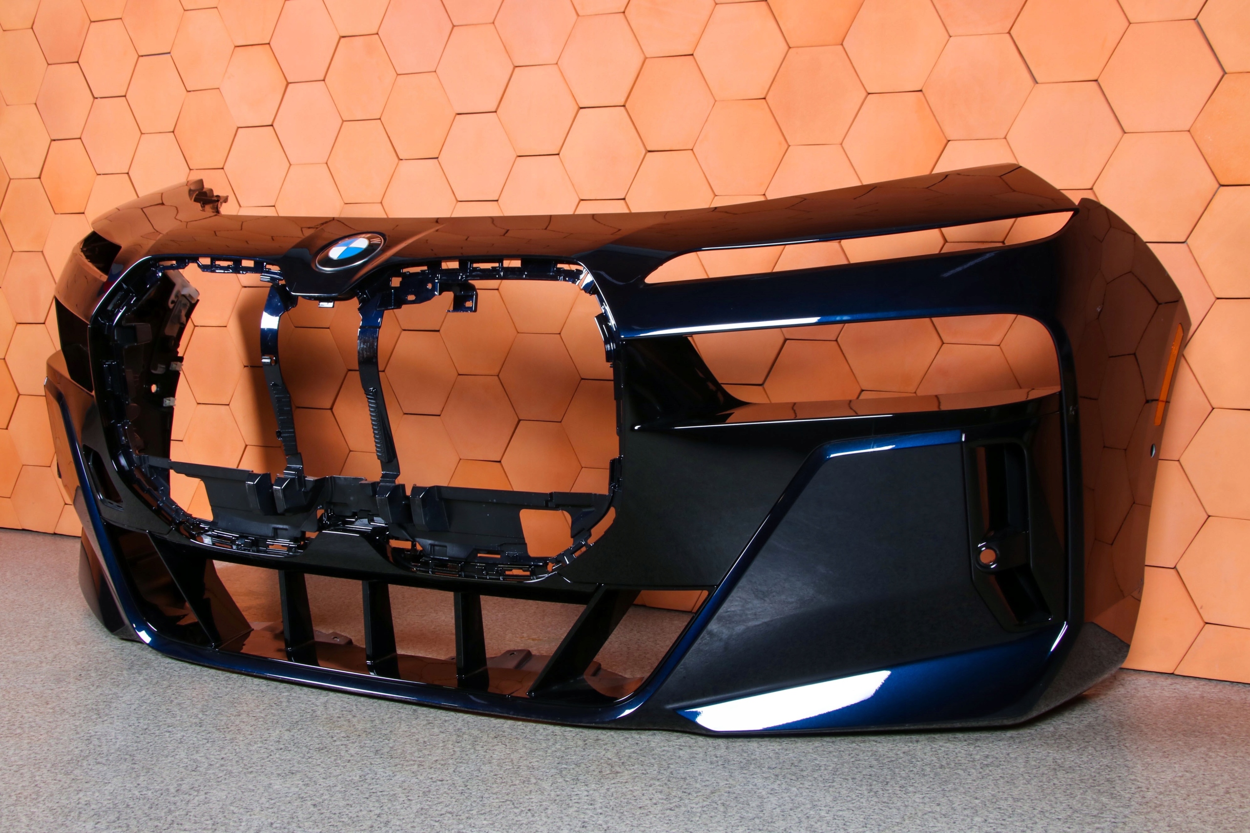 BMW 7 G70 i7 m-packet bumper front USA colour 416