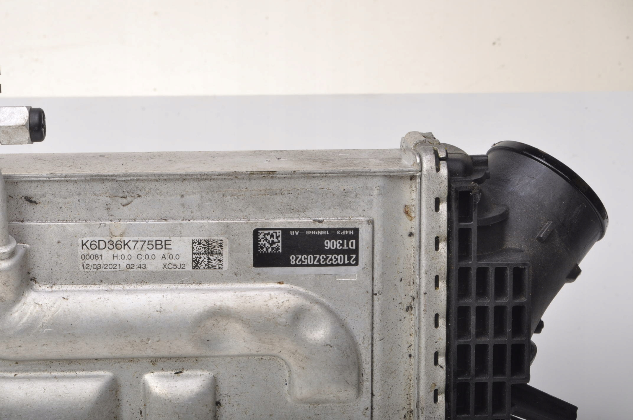 DEFENDER II L663 3.0 CHŁODNICA INTERCOOLER 21R Producent części Land Rover OE