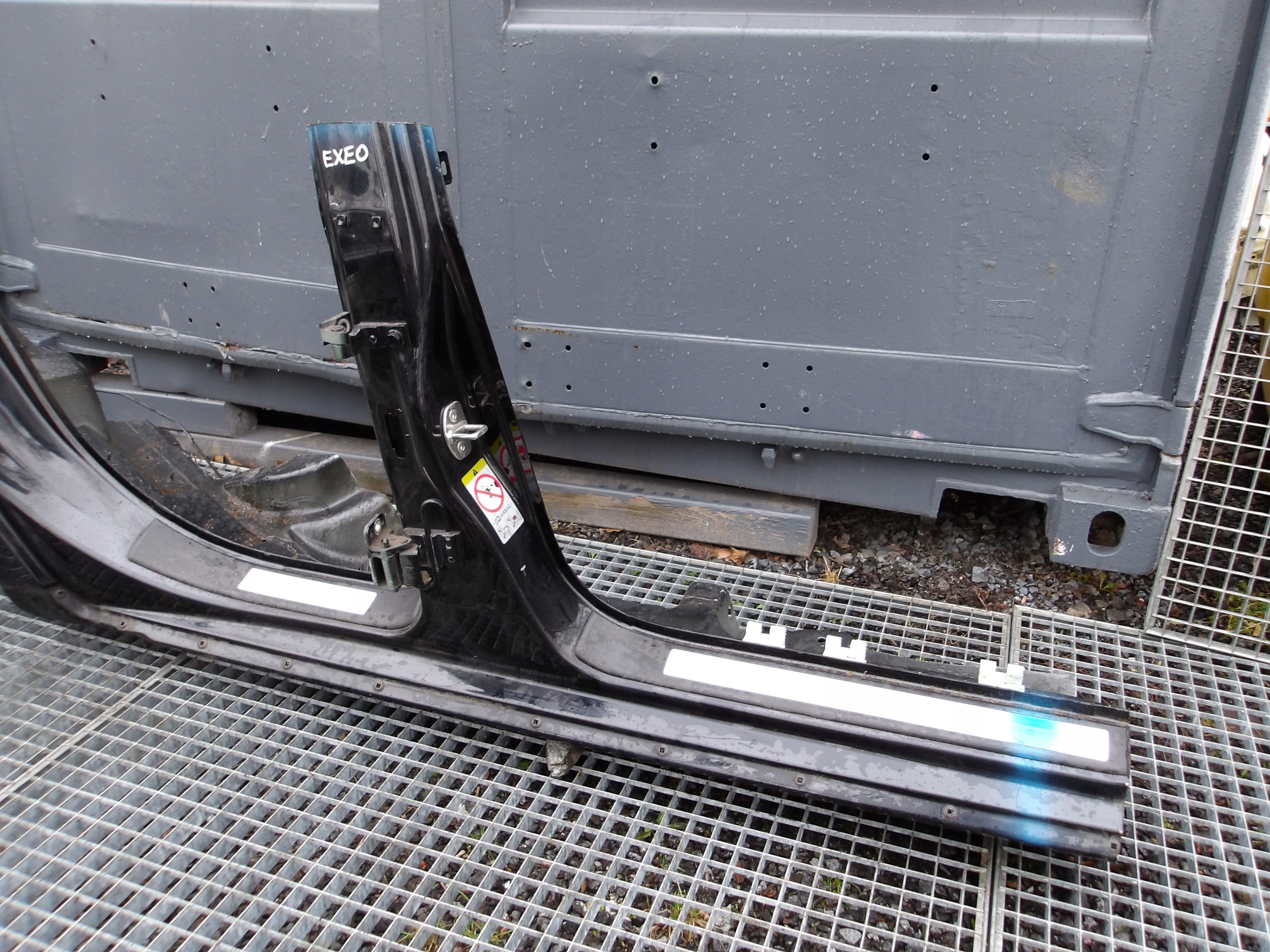 SEAT EXEO KOMBI threshold ZE SLUPKIEM right left BOK