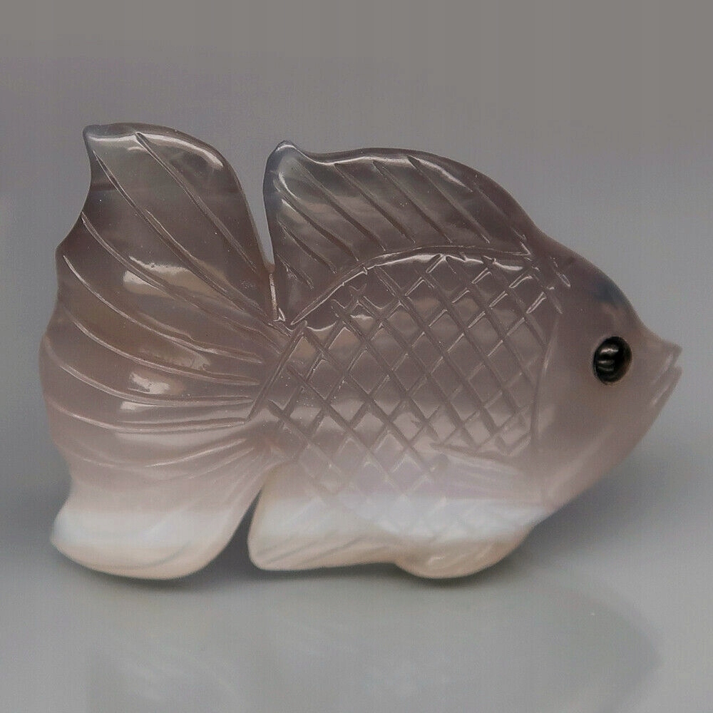 chalcedon přírodní socha ryba safíry 93,61 karátový amulet