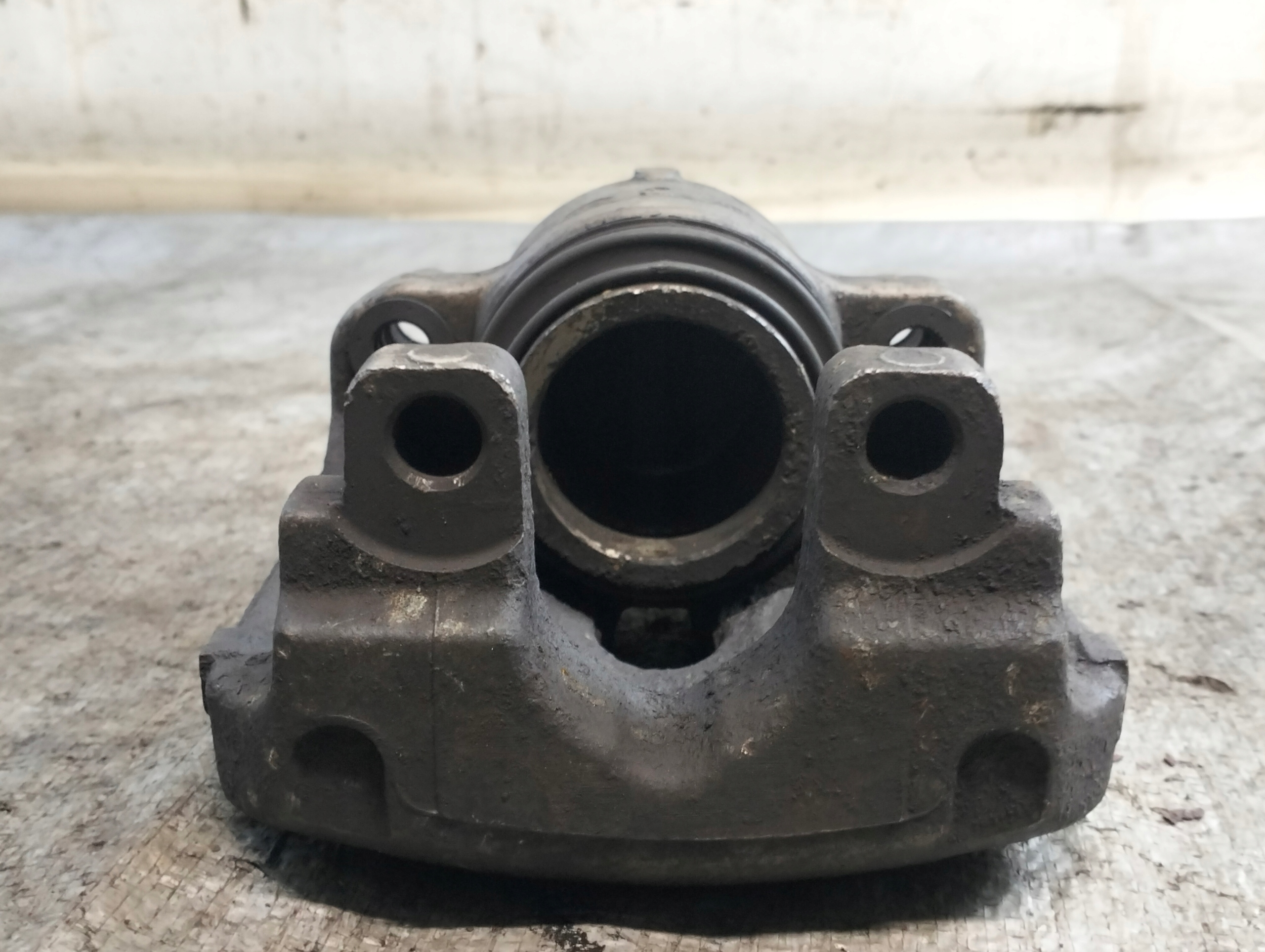 třmen brzdový pravý předek ATE BMW 5 E39 95-03r