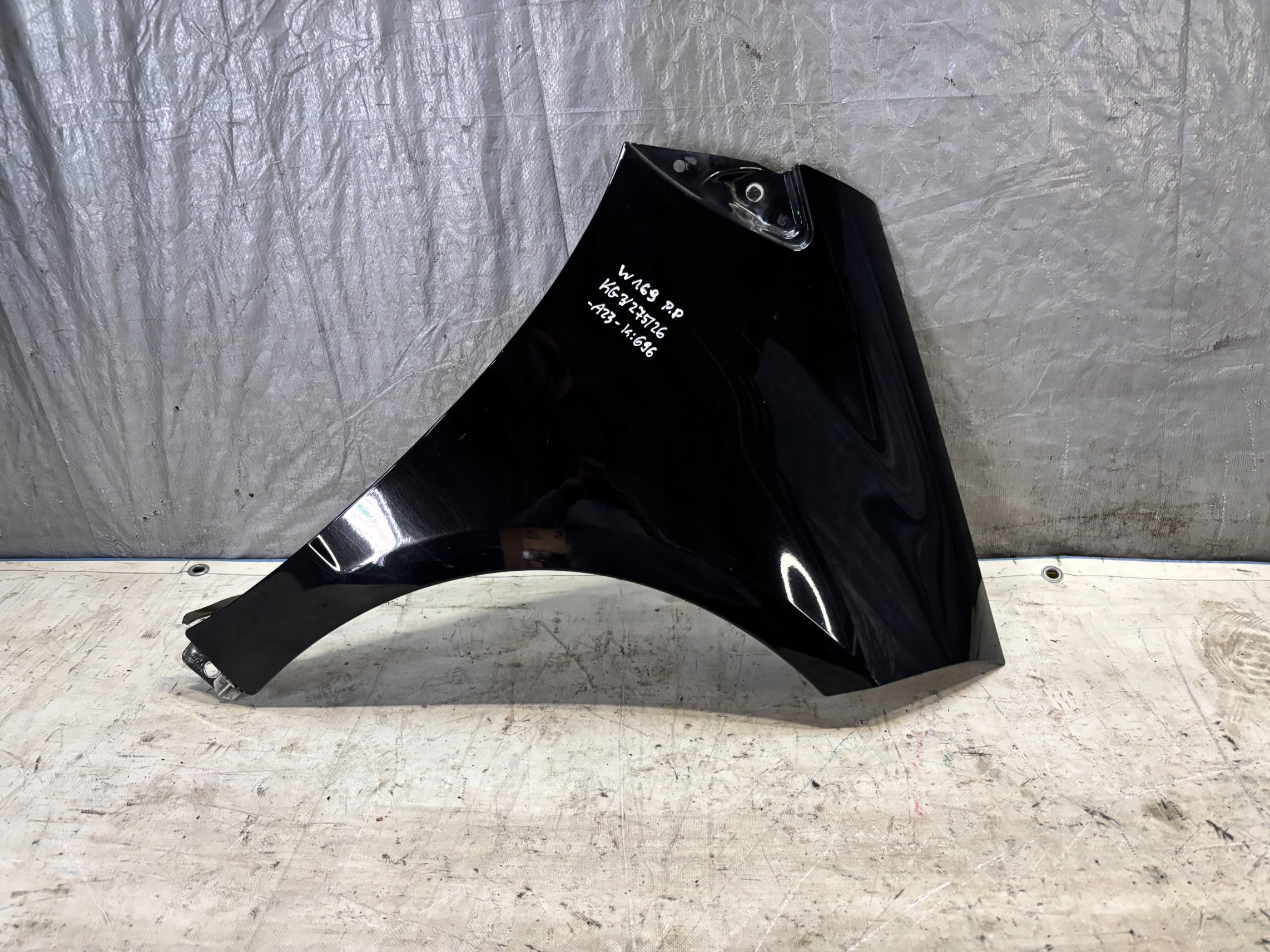 fender right front Mercedes W169 k: 696
