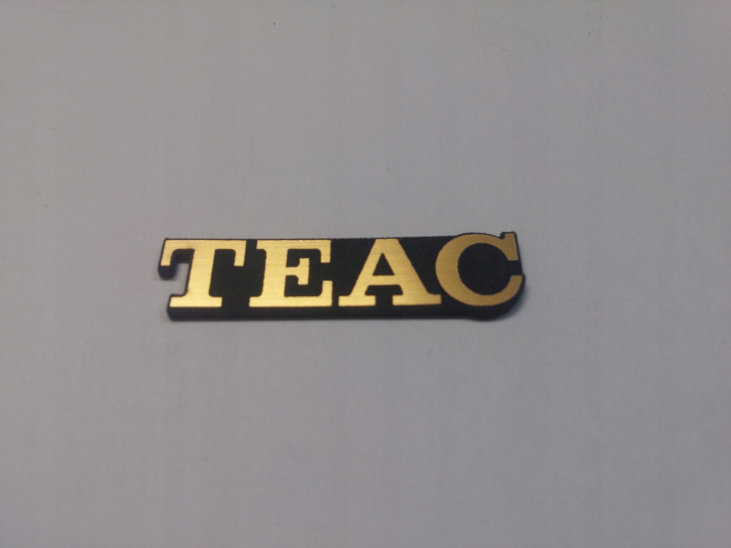 

Teac naklejka emblemat 35 x 8 mm * Złota