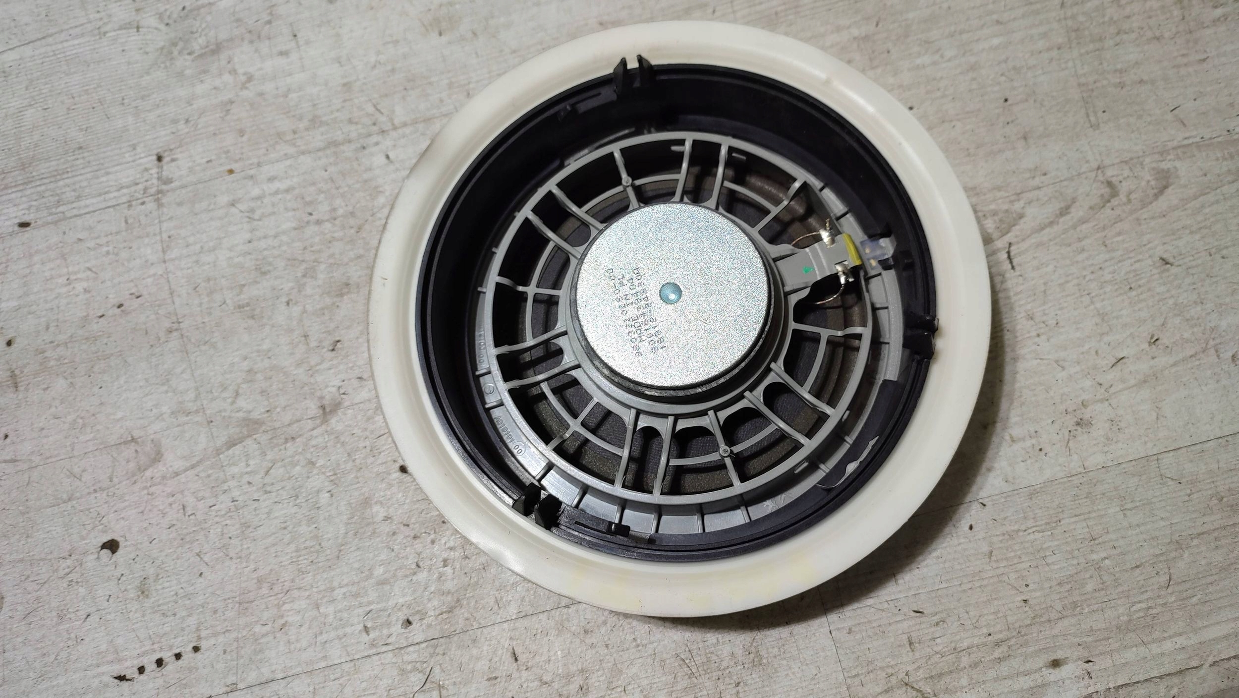 Peugeot 2008 and 2018 rear part side left speaker door